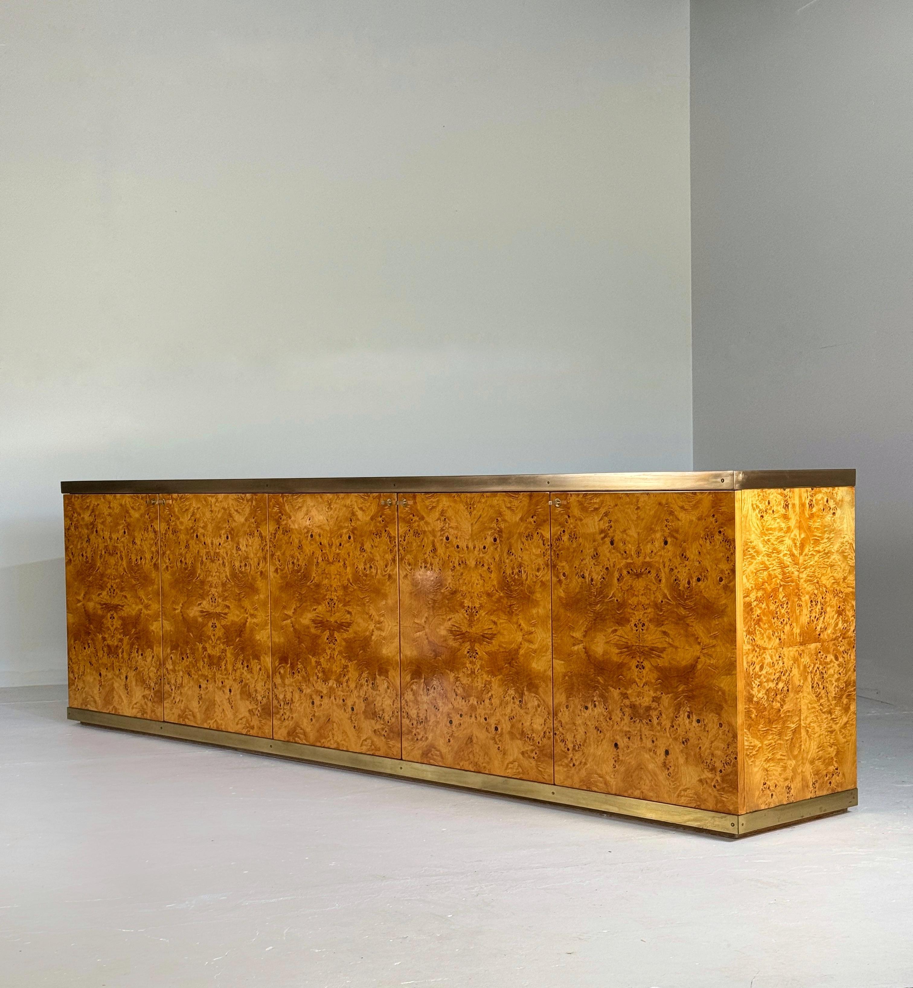 Credenza de madera de arce lacada y latón, años 70 en Excelente estado para la venta en Sint-Niklaas, VOV