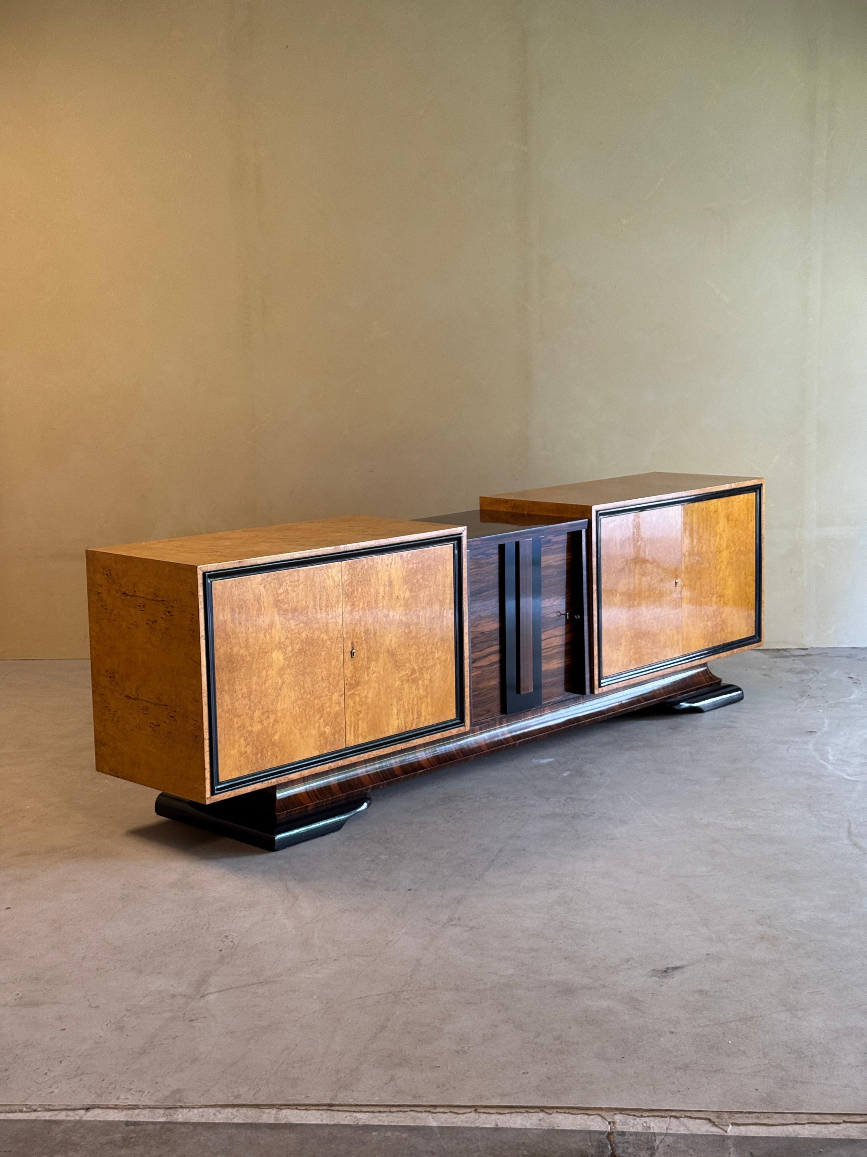 Credenza Art Decó de madera de burl lacada, años 30 en venta 4