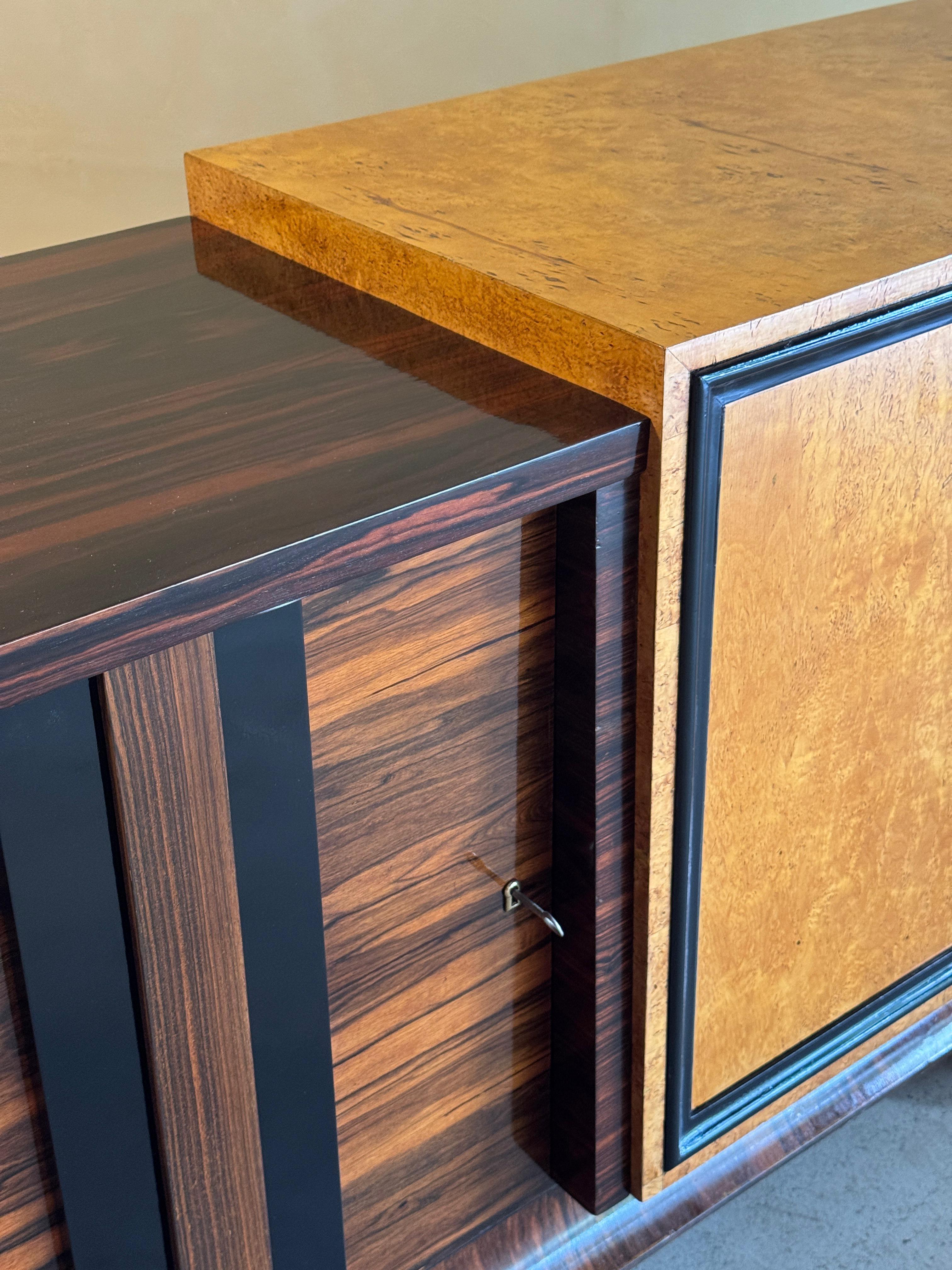 Credenza Art Decó de madera de burl lacada, años 30 en venta 6
