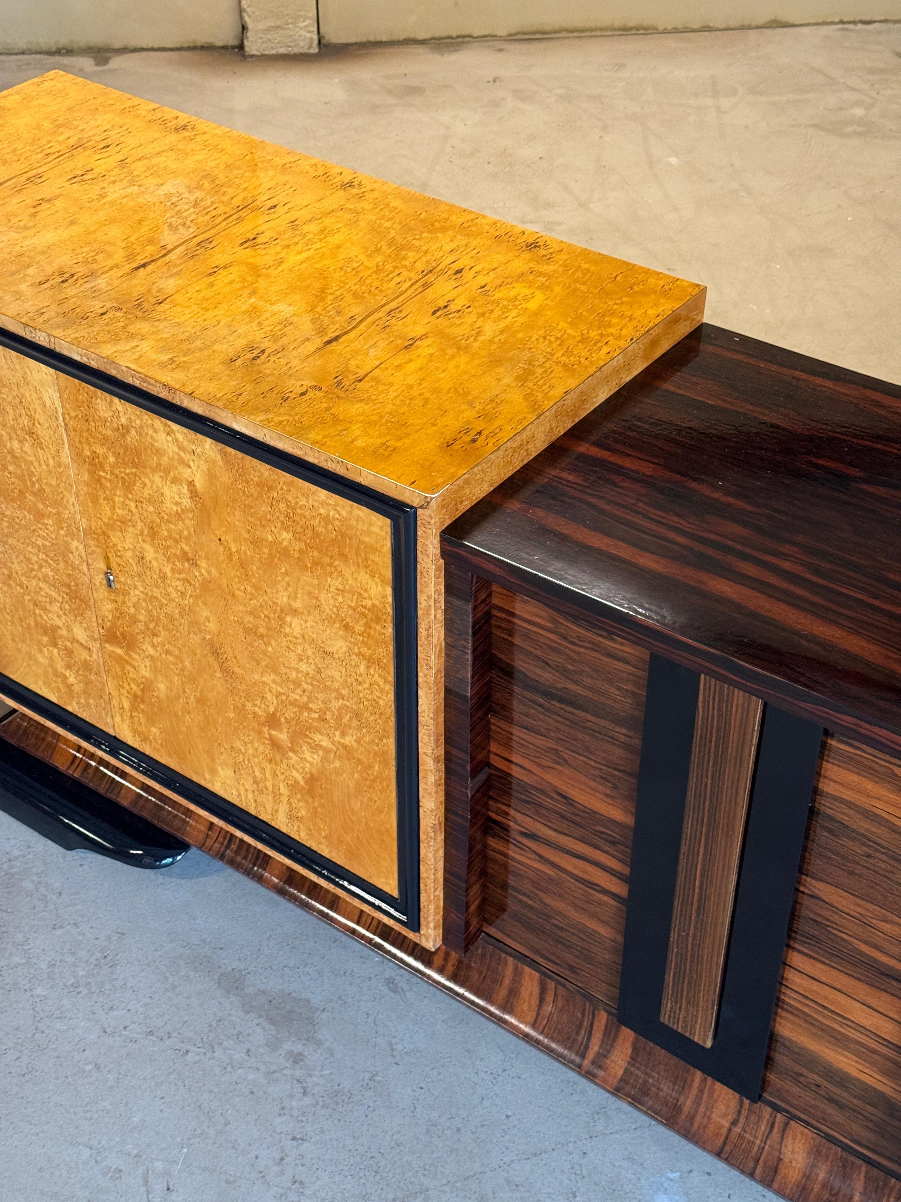 Credenza Art Decó de madera de burl lacada, años 30 en venta 7