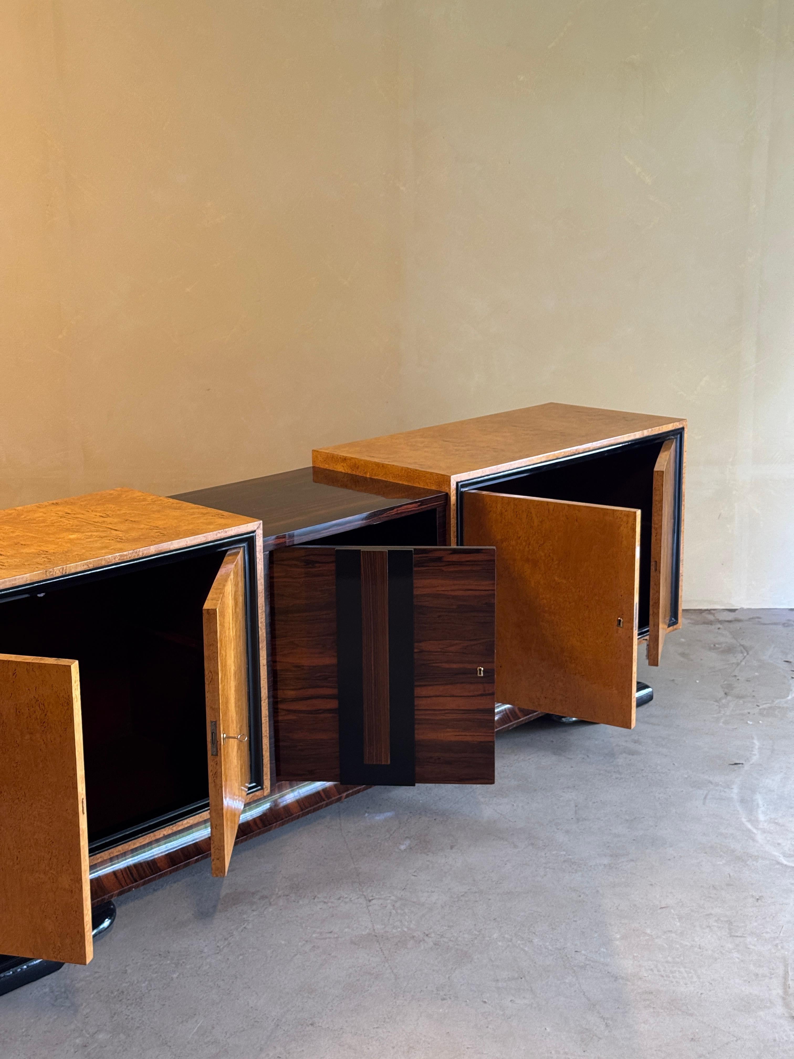 Credenza Art Decó de madera de burl lacada, años 30 en venta 8