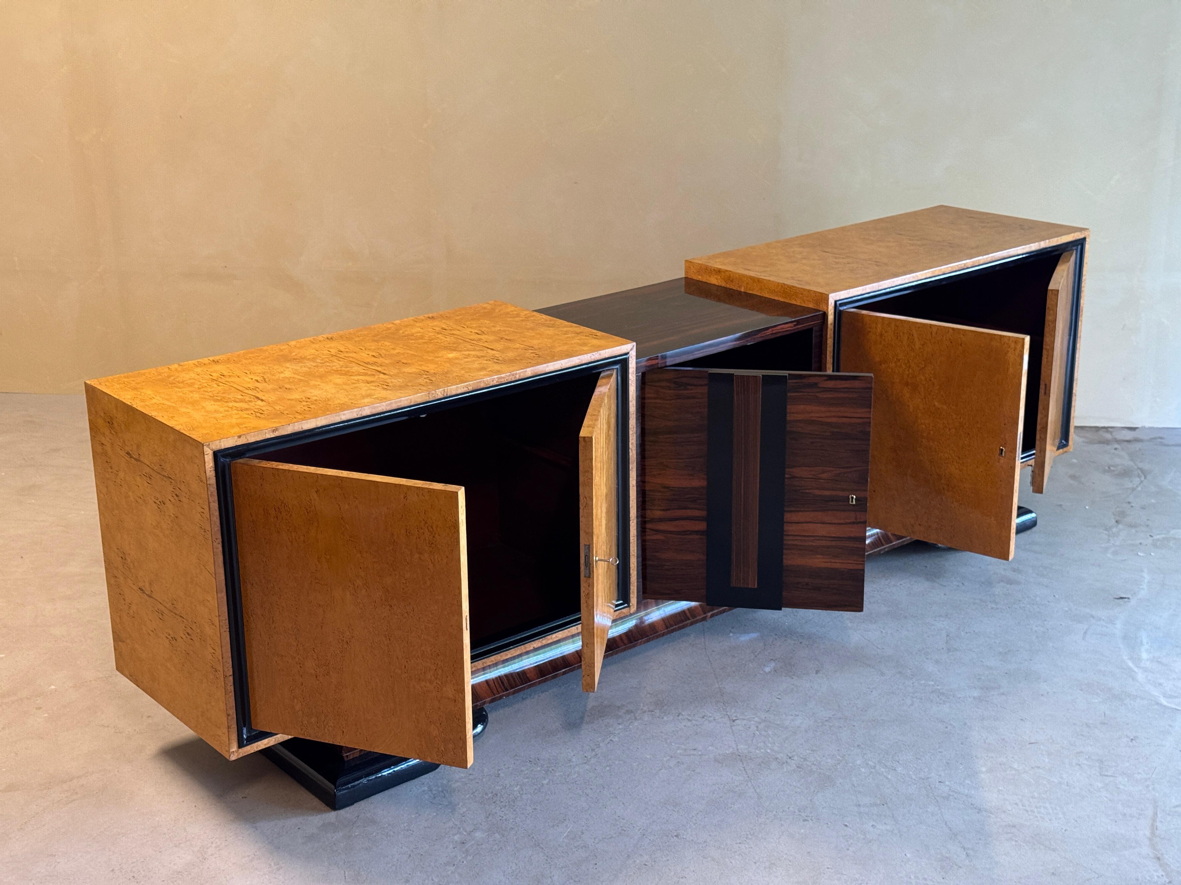 Credenza Art Decó de madera de burl lacada, años 30 en venta 9