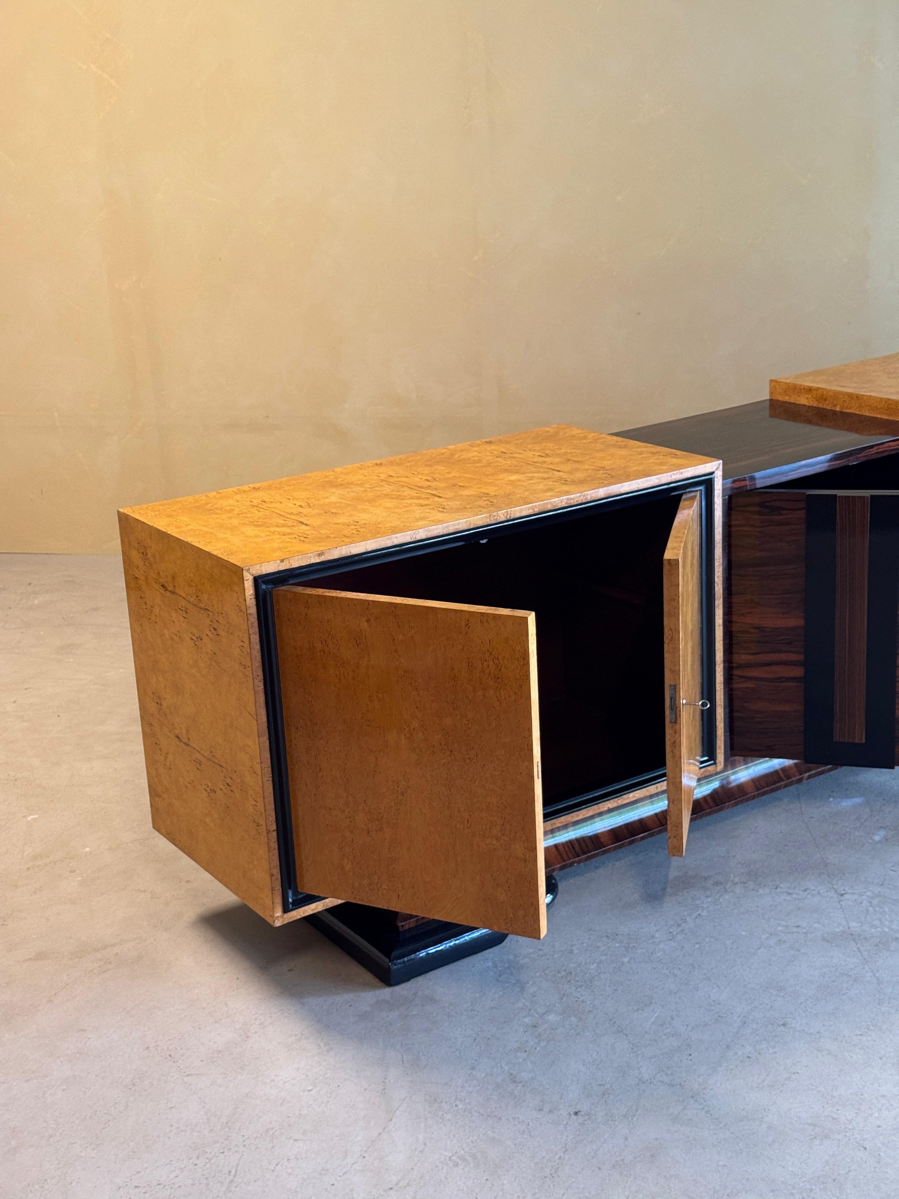Credenza Art Decó de madera de burl lacada, años 30 en venta 11