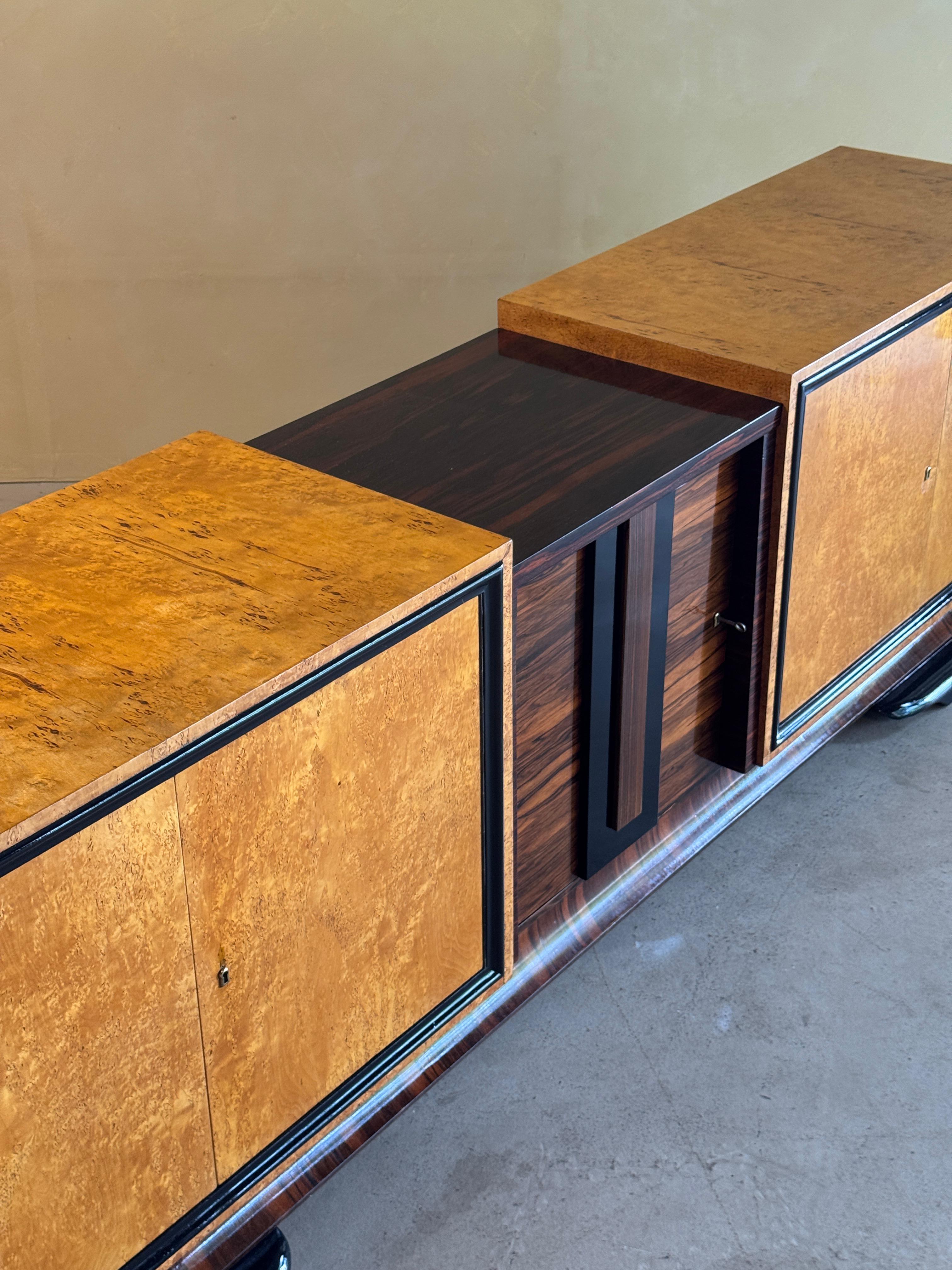 Credenza Art Decó de madera de burl lacada, años 30 en Excelente estado para la venta en Sint-Niklaas, VOV