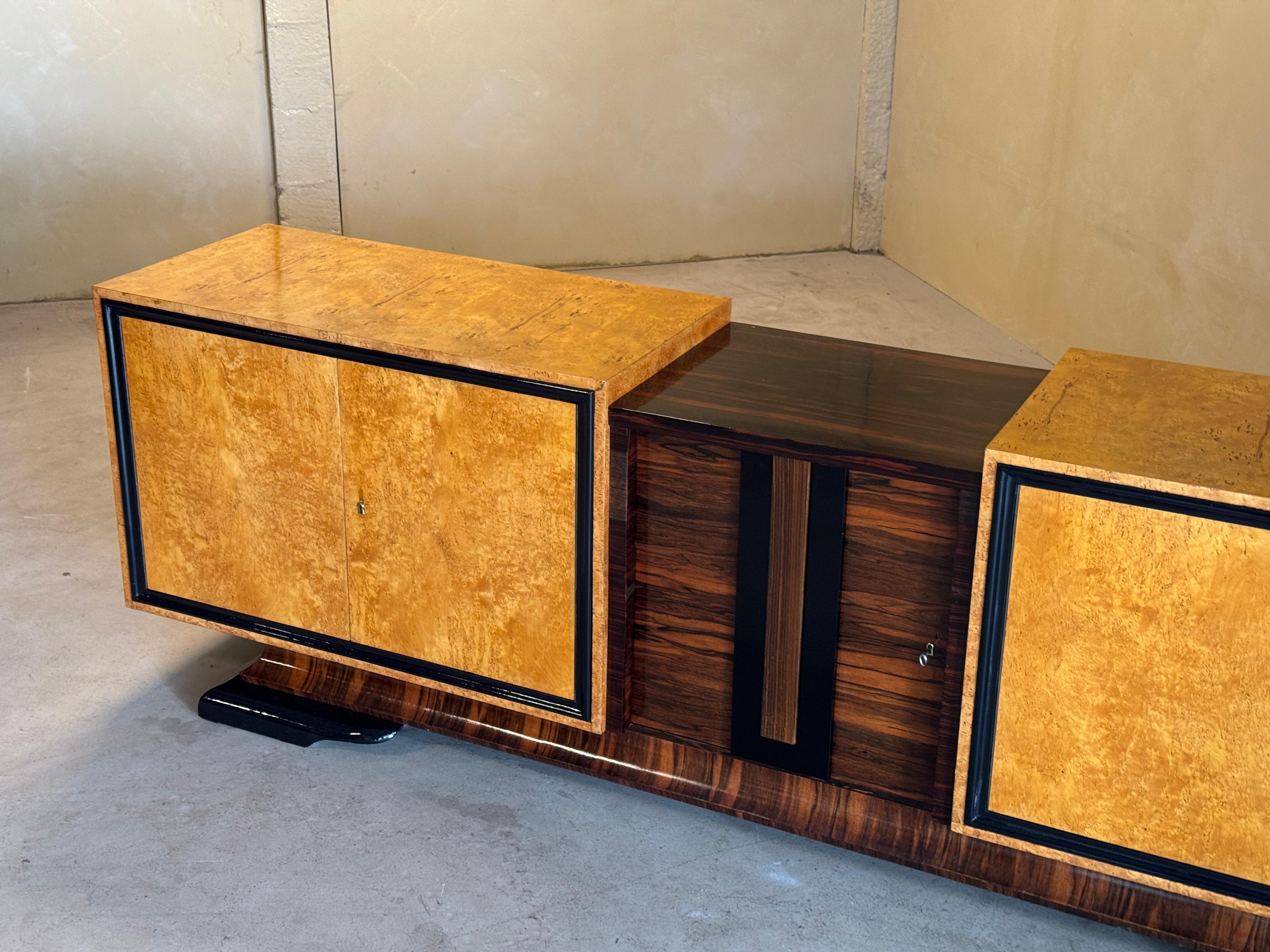 Credenza Art Decó de madera de burl lacada, años 30 Madera de burl en venta