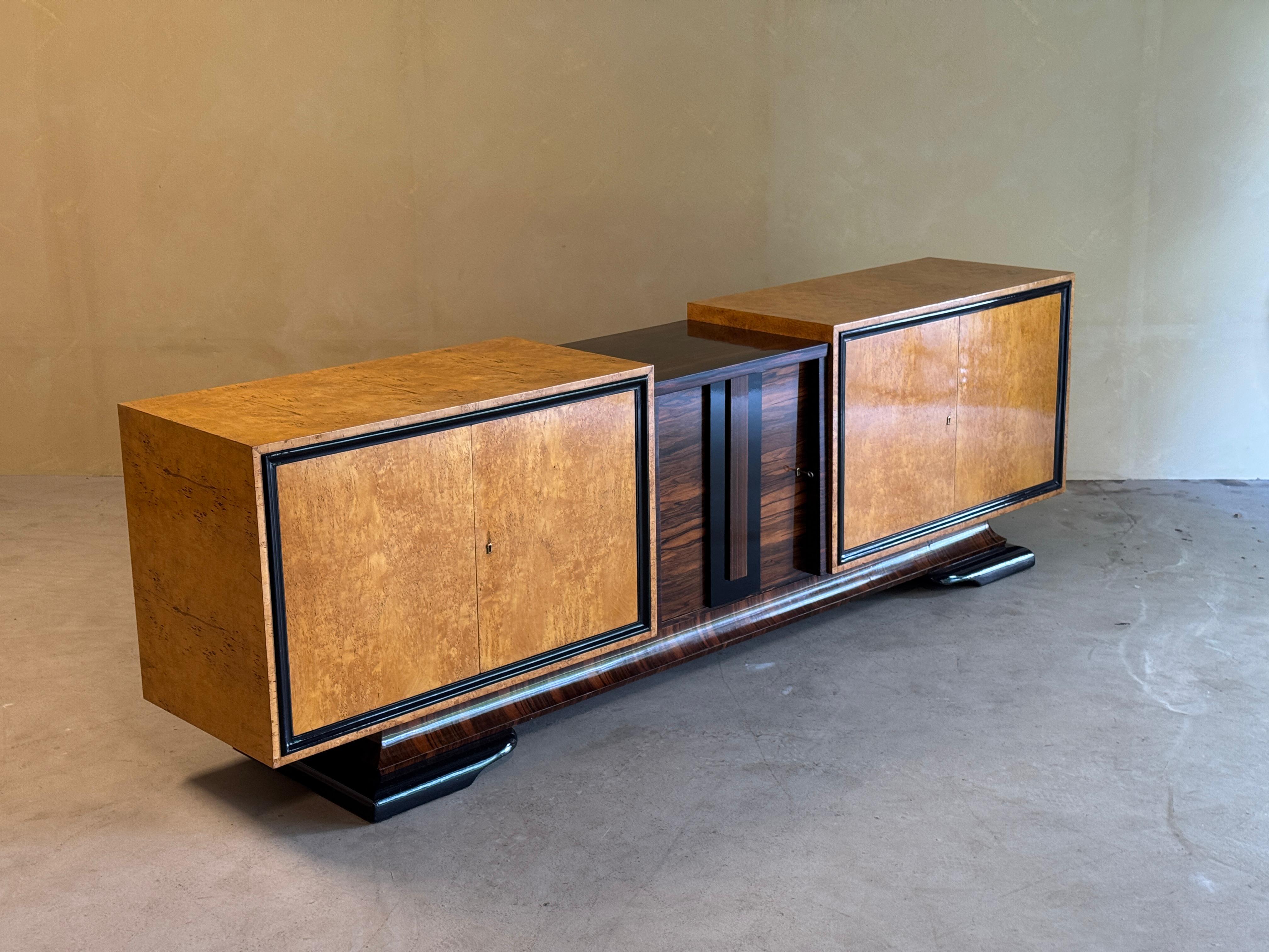 Credenza Art Decó de madera de burl lacada, años 30 en venta 1