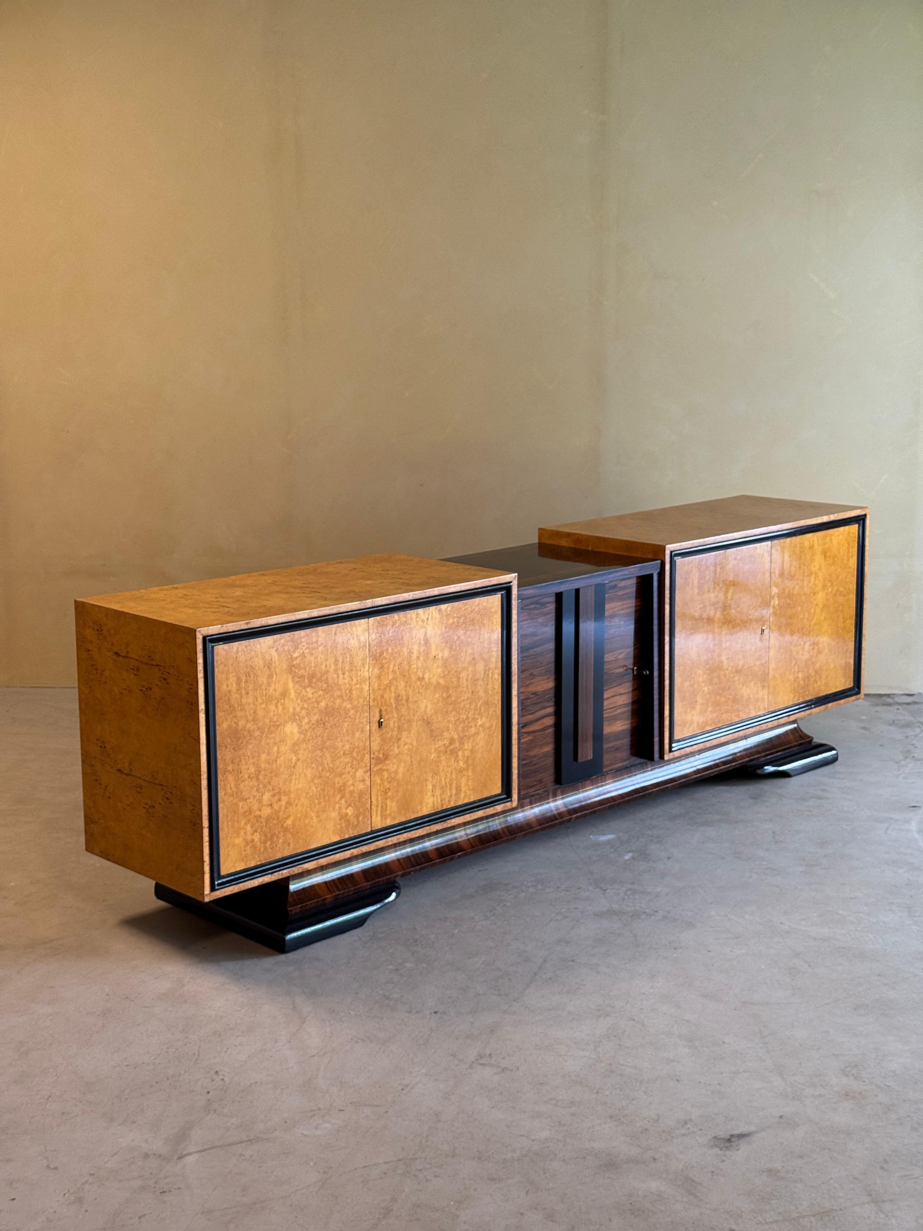 Credenza Art Decó de madera de burl lacada, años 30 en venta 3