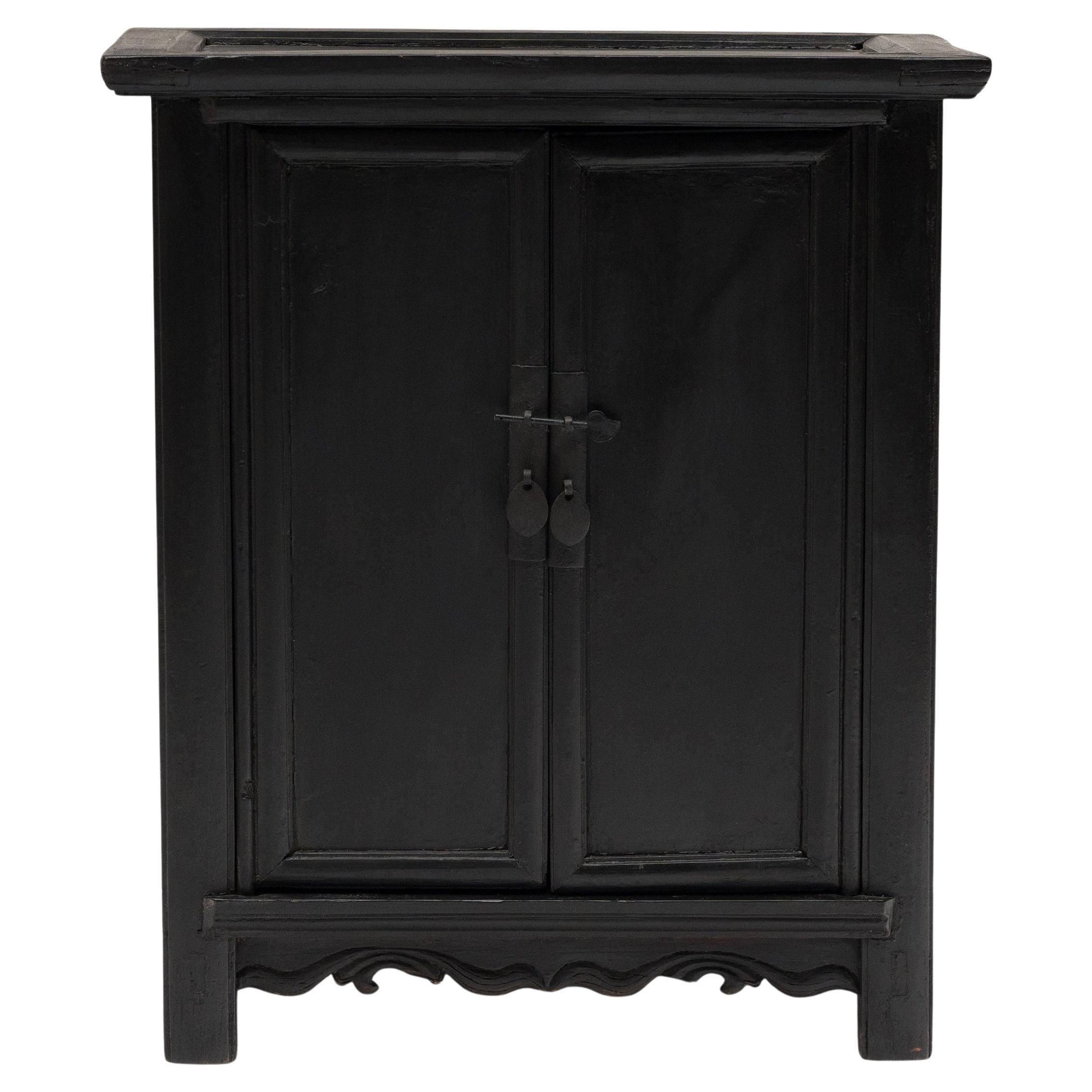 Armoire de verrouillage chinoise laquée, vers 1850