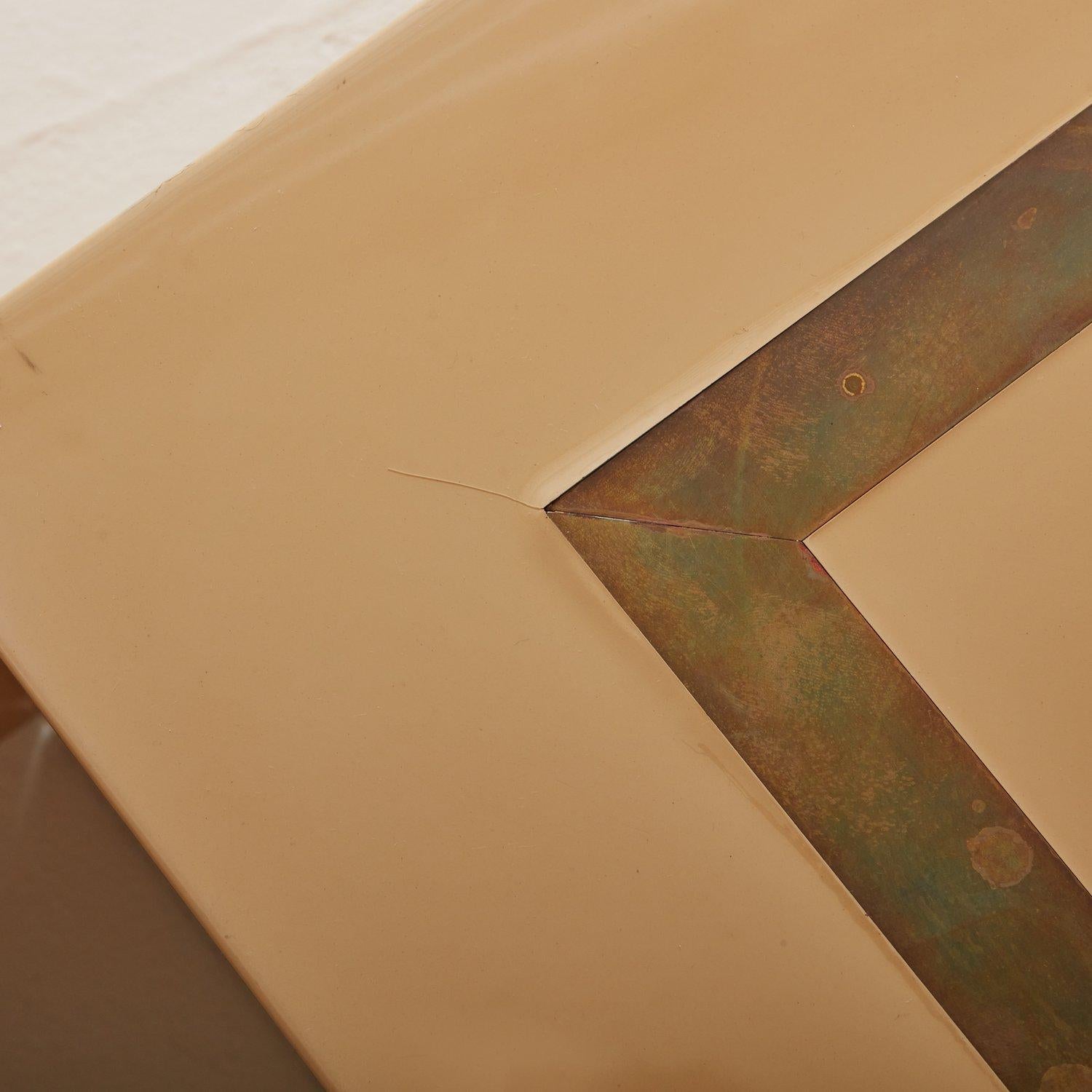 Tables basses cubiques laquées avec incrustation en laiton, France, XXe siècle en vente 3
