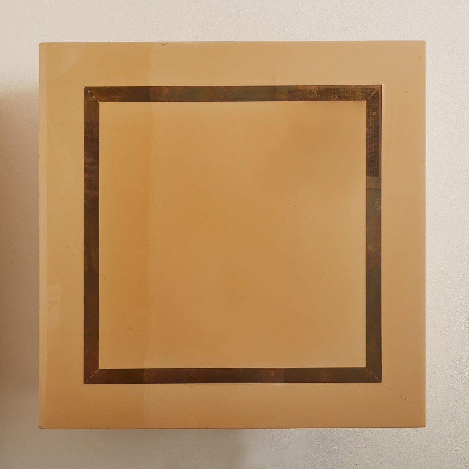 Tables basses cubiques laquées avec incrustation en laiton, France, XXe siècle en vente 5