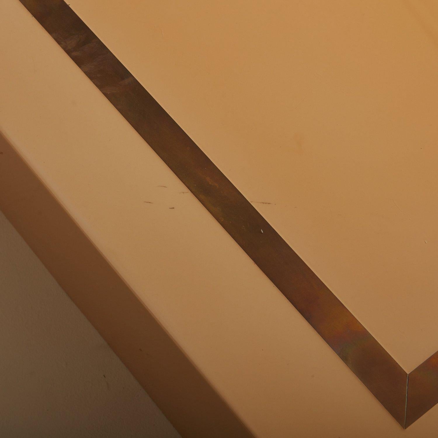20ième siècle Tables basses cubiques laquées avec incrustation en laiton, France, XXe siècle en vente