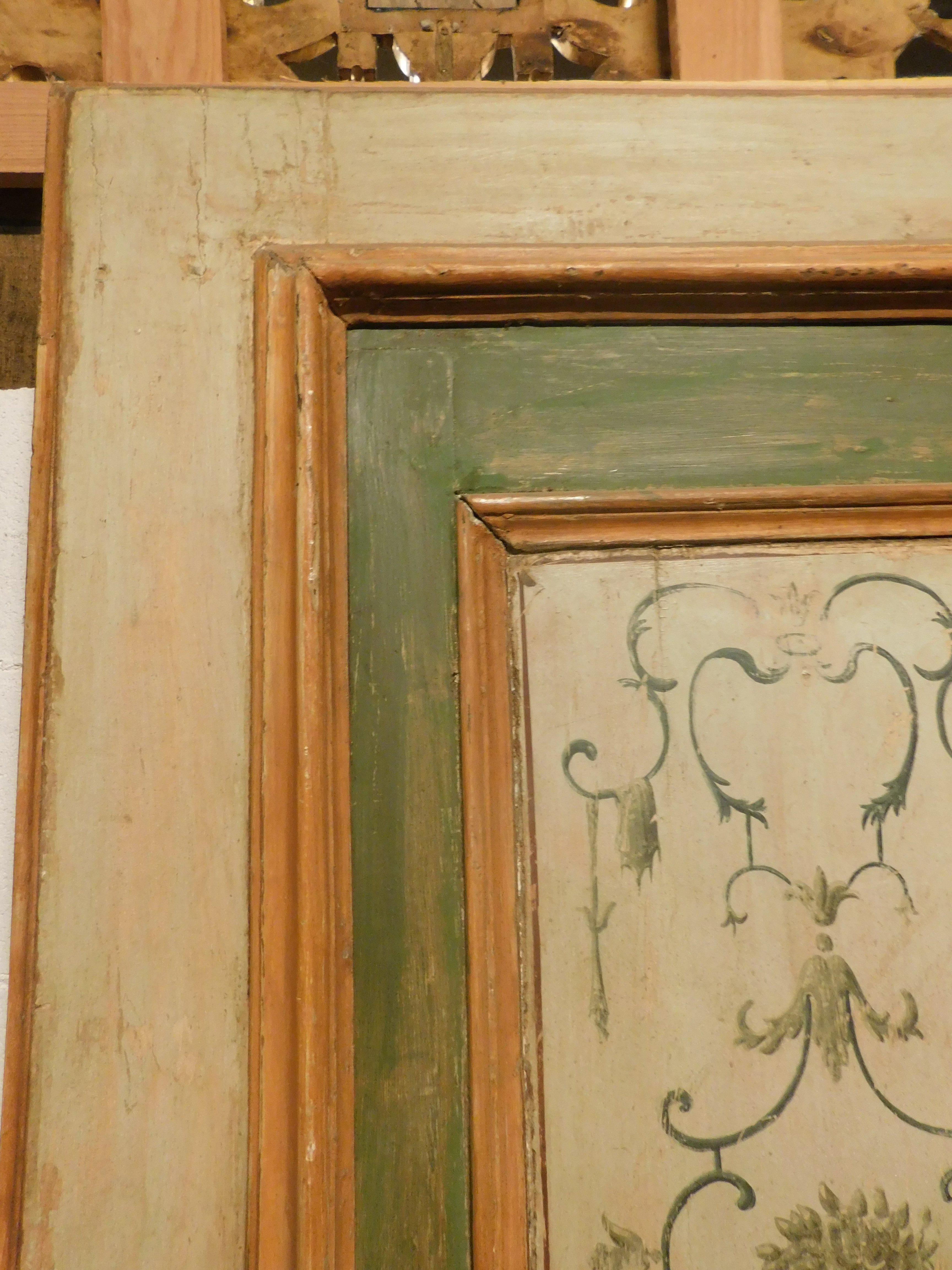 Porta a due ante laccata, con pannelli dipinti con decorazioni floreali, Italia in vendita 1