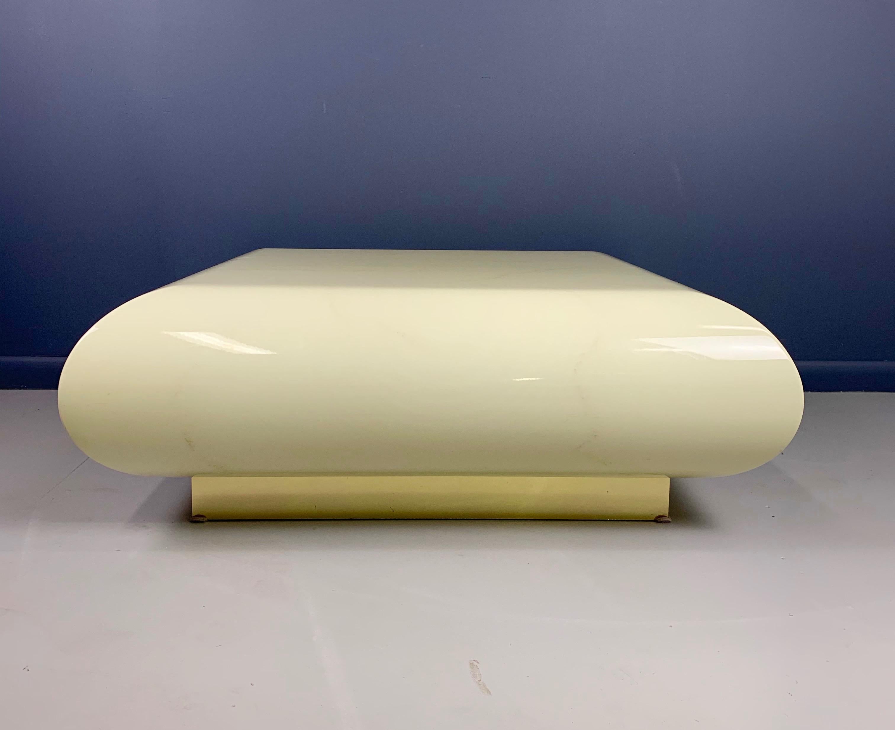 This incredible coffee table designed in the 1990s with a brass base designed in the manner of Karl Springer is a wonderful shape and has a lovely high gloss lacquered finish.