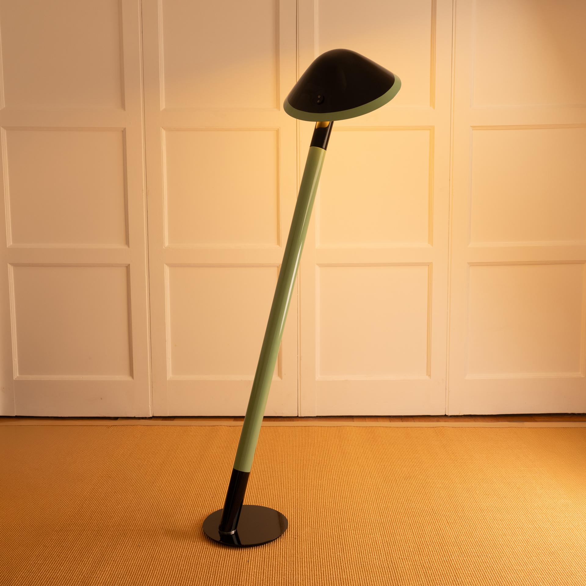 Lacquered floor lamp - the man who leans - France 1970 For Sale 4