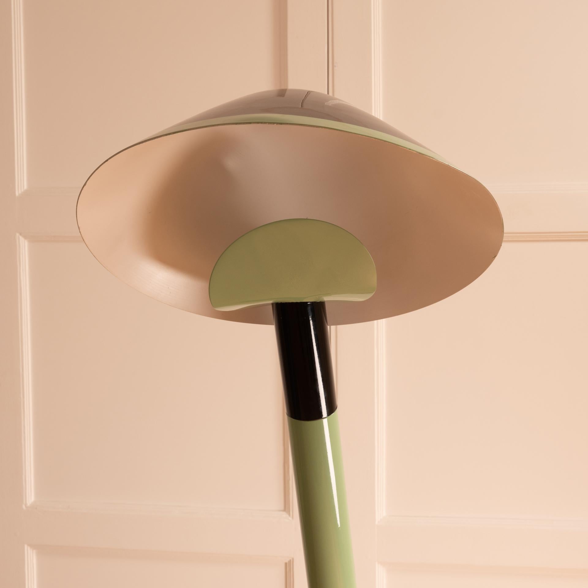 Lacquered floor lamp - the man who leans - France 1970 For Sale 5