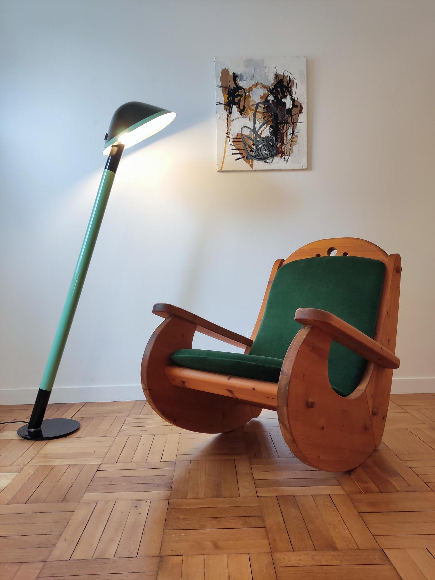 Lacquered floor lamp - the man who leans - France 1970 In Good Condition For Sale In Paris, FR