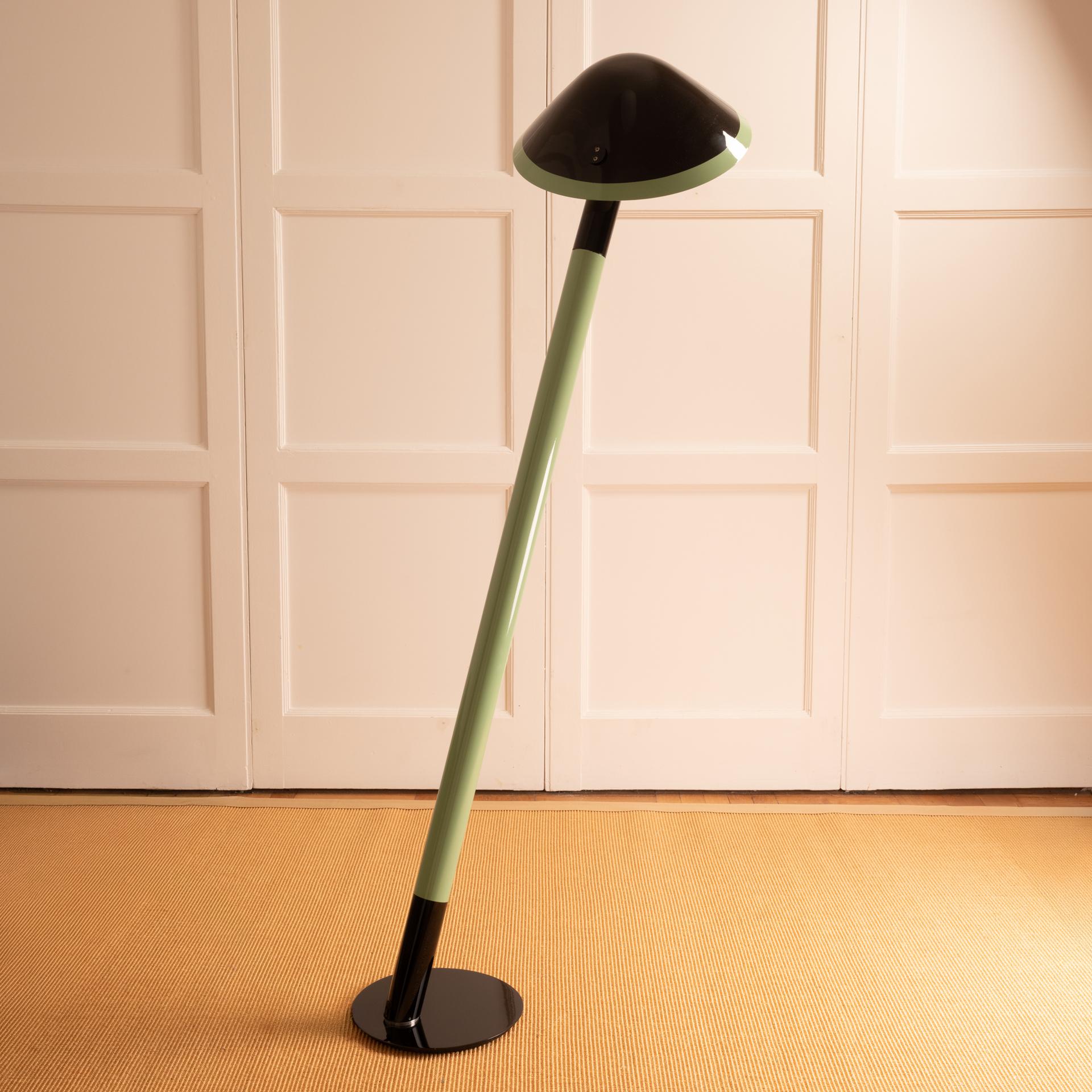 Lacquered floor lamp - the man who leans - France 1970 For Sale 3