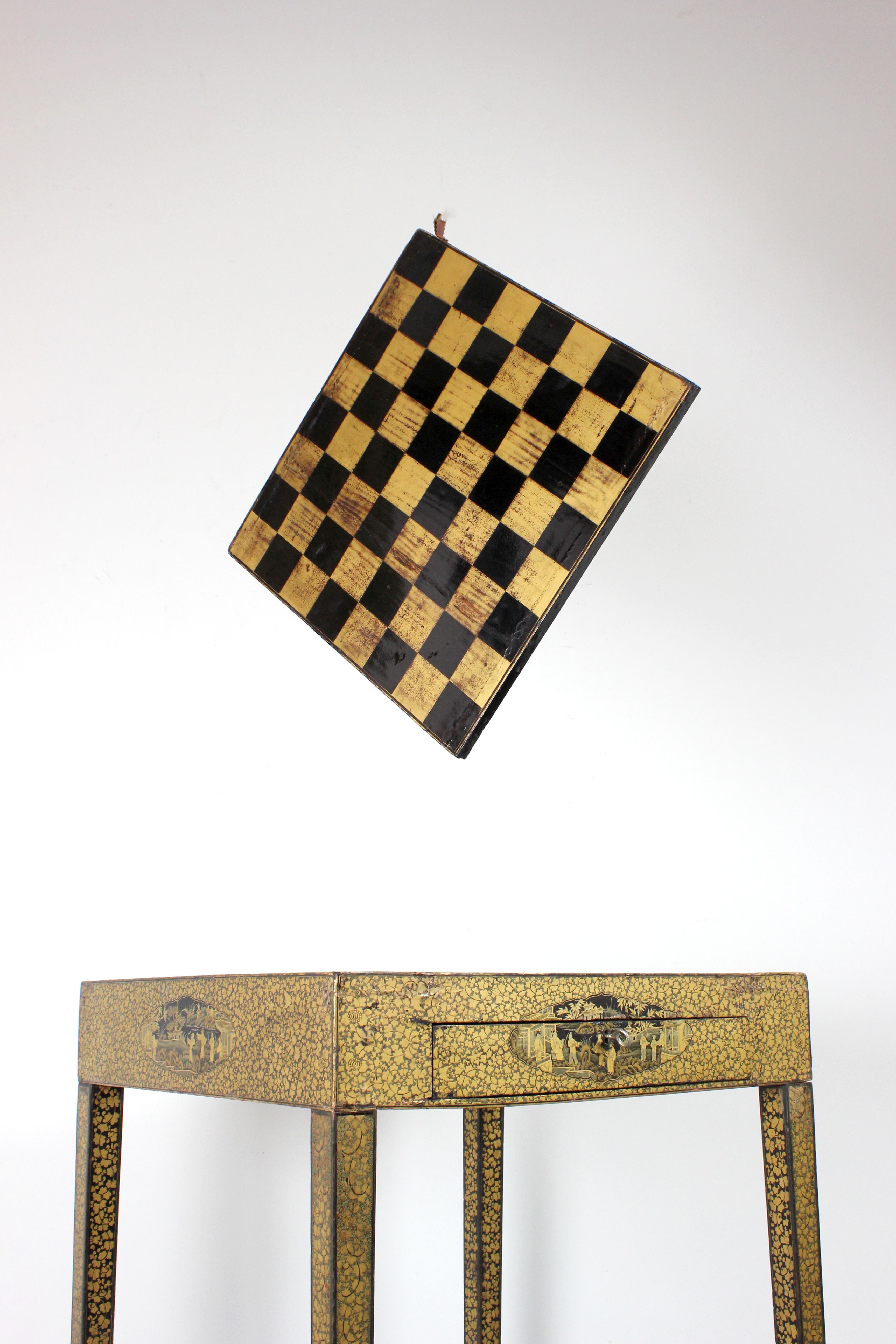 Lacquered game table with profuse decoration Qing Dynasty - China - 19th century en vente 5