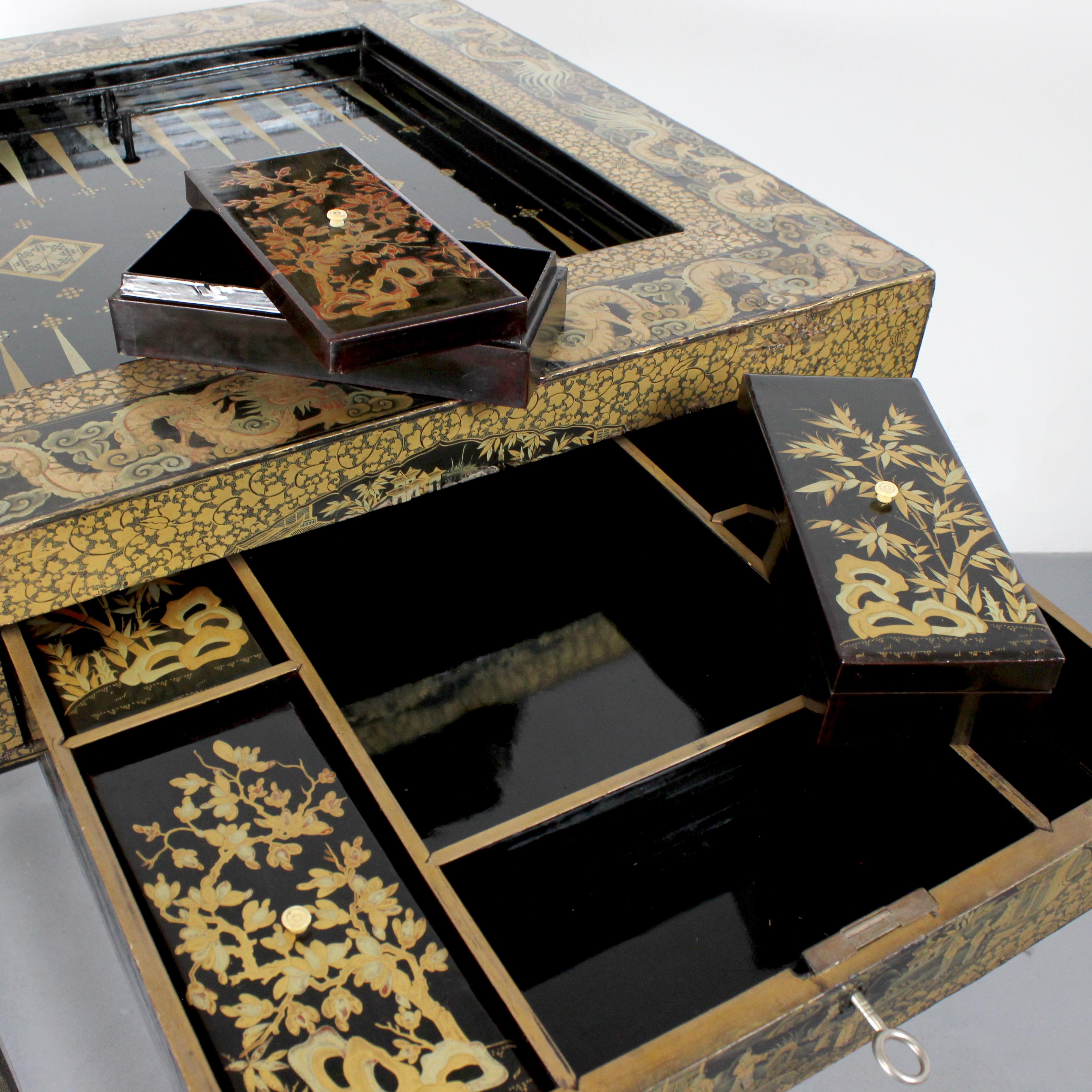 Lacquered game table with profuse decoration Qing Dynasty - China - 19th century en vente 1
