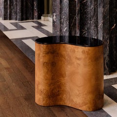 Mesa auxiliar de cristal lacado y madera Burl de Tatjana von Stein, Francia