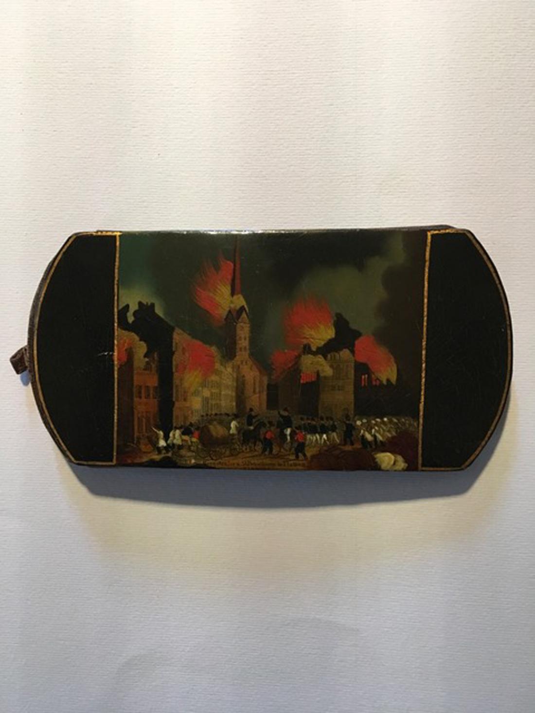 Mid-19th Century Dutch Lacquered Hamburg Fire Scene Wood Snuff Box For Sale 4