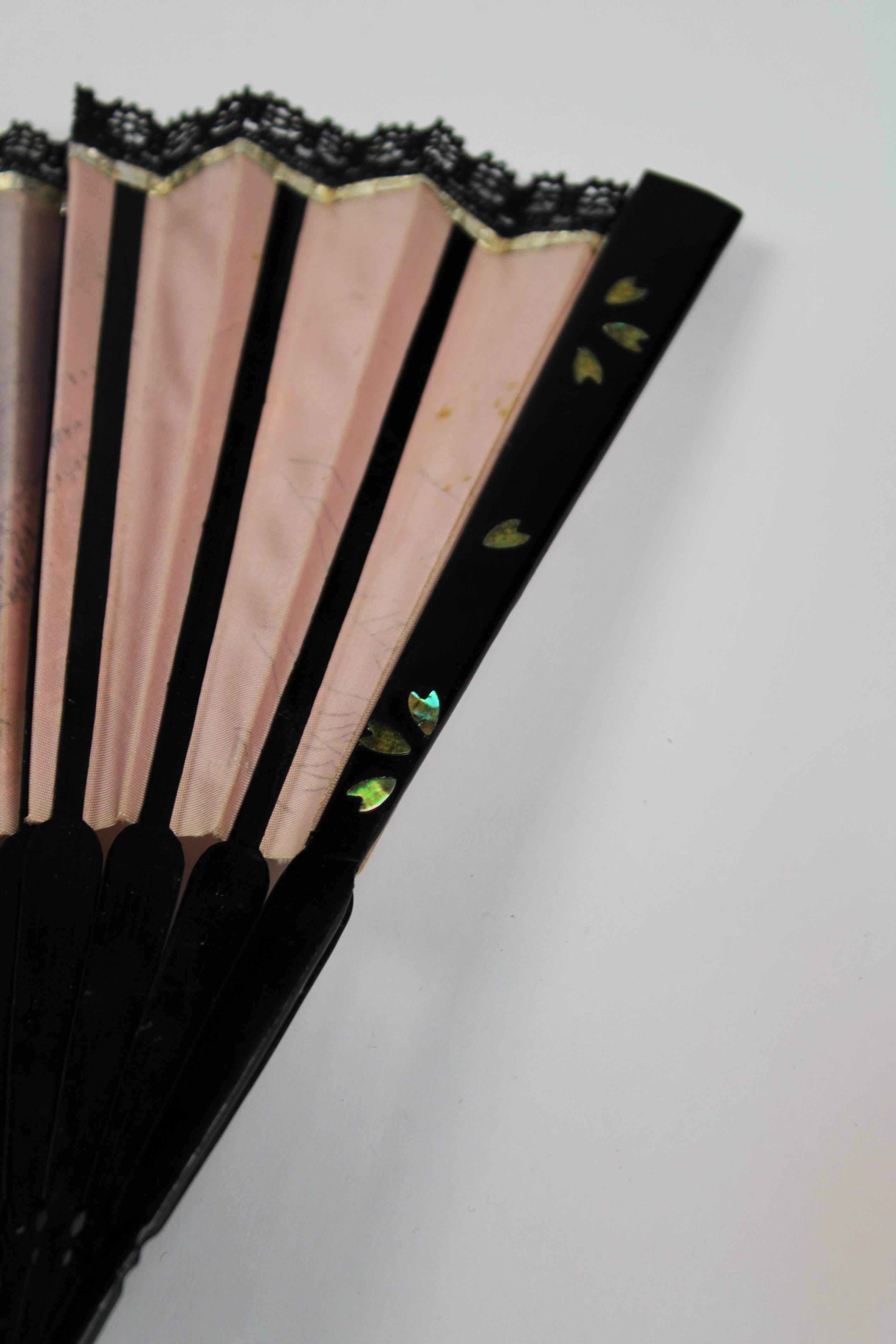 Lacquered Handfan Handpainted Landscape Mount Fuji Mother of Pearl Japan 1900 For Sale 2