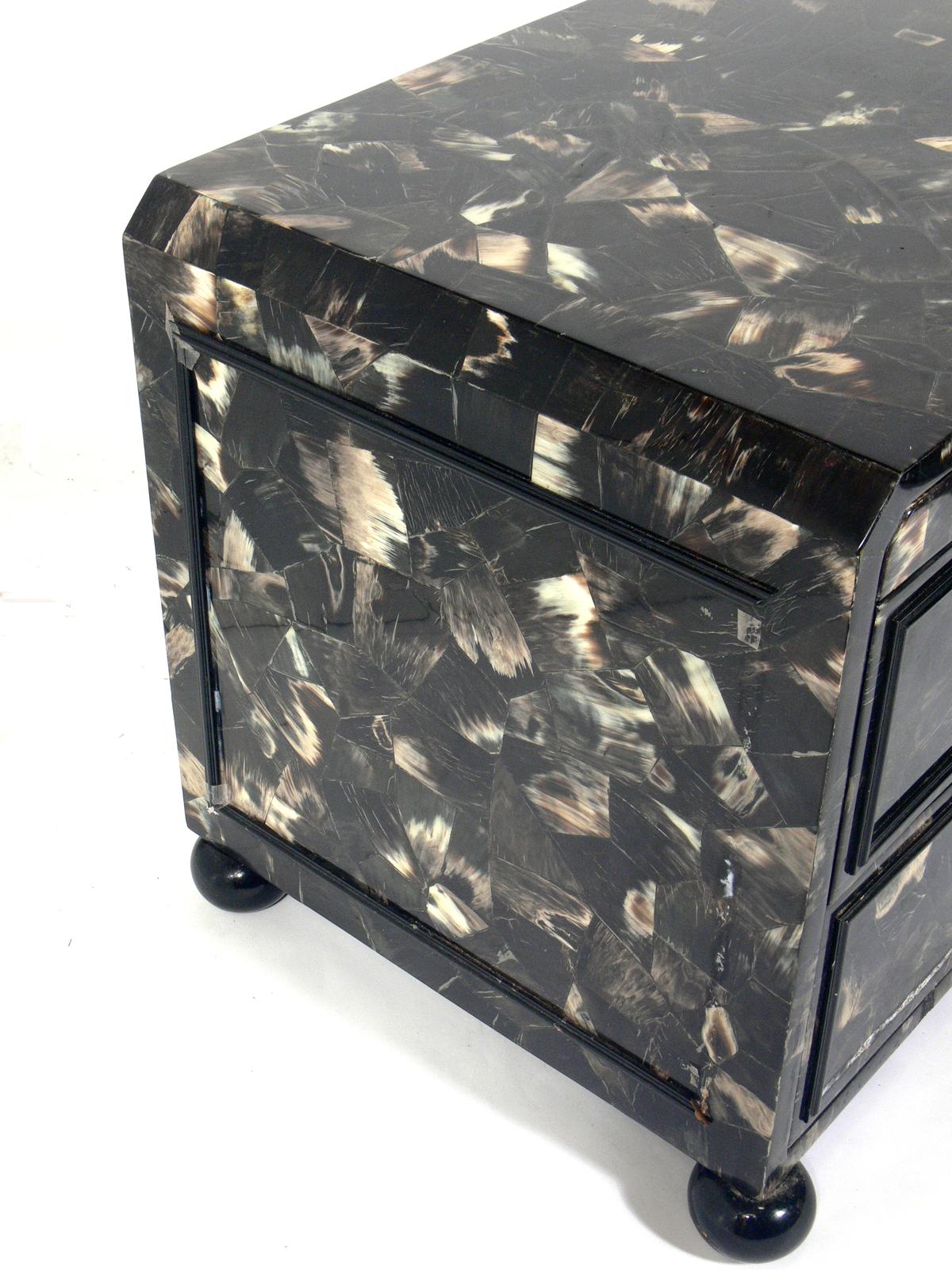 Lacquered Horn Nightstand or End Table In Good Condition For Sale In Atlanta, GA