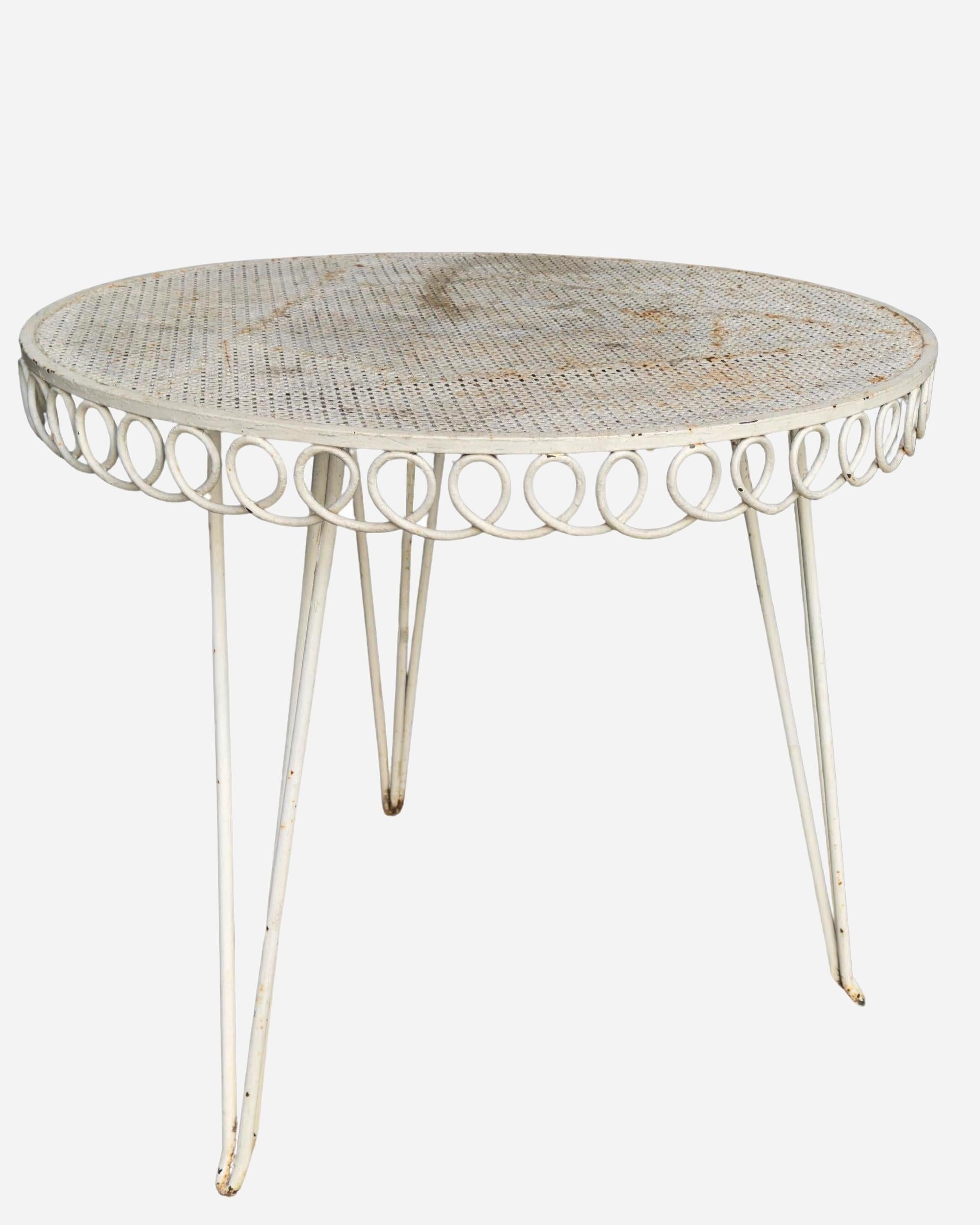 Metà XX secolo Tavolo da giardino in ferro laccato, nello stile di Mathieu Matégot, Francia circa 1950 in vendita