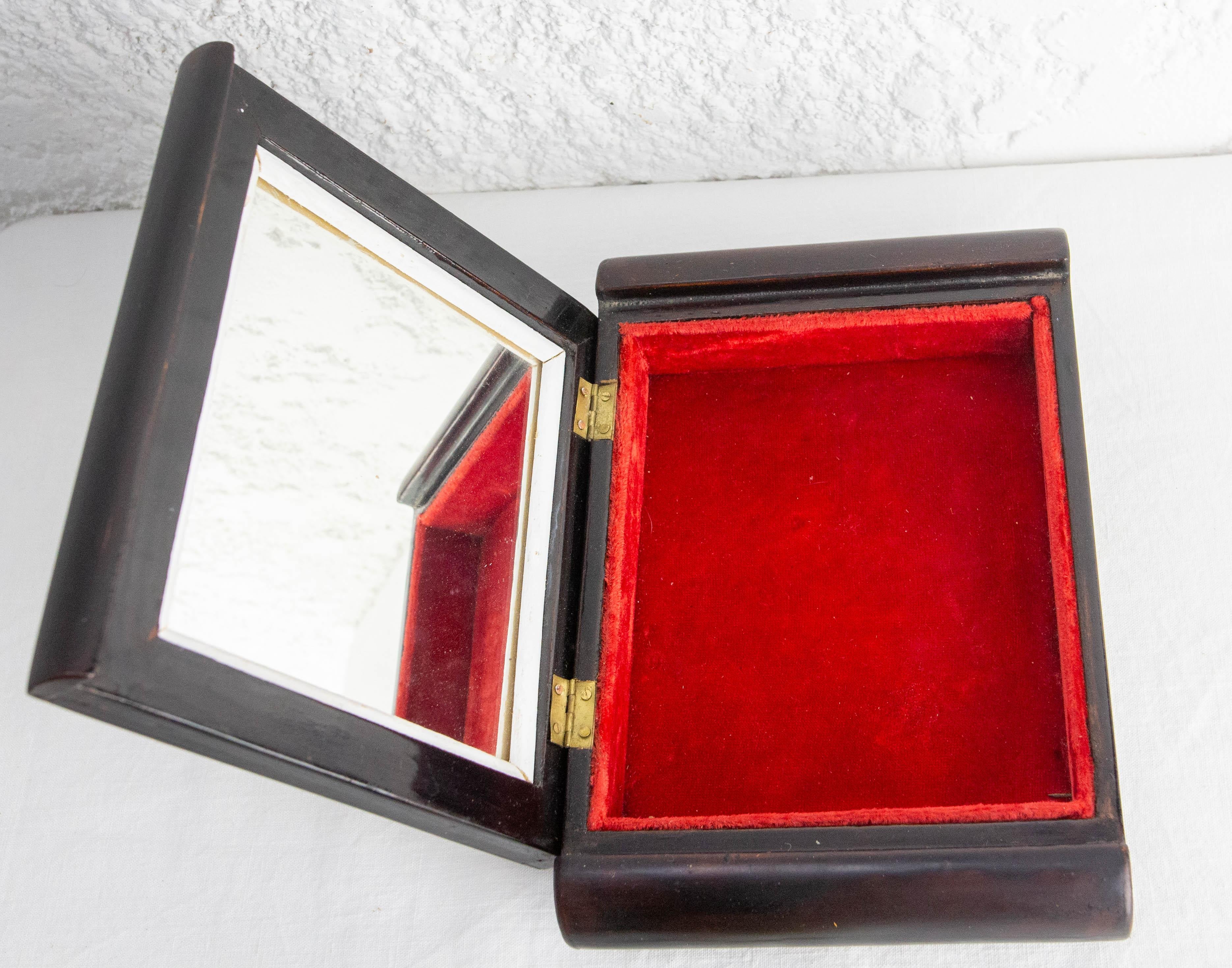 Lacquered Jewels Box, Scene of Rural Life Wood Velvet & Mirror, Vietnam, c 1960 For Sale 3