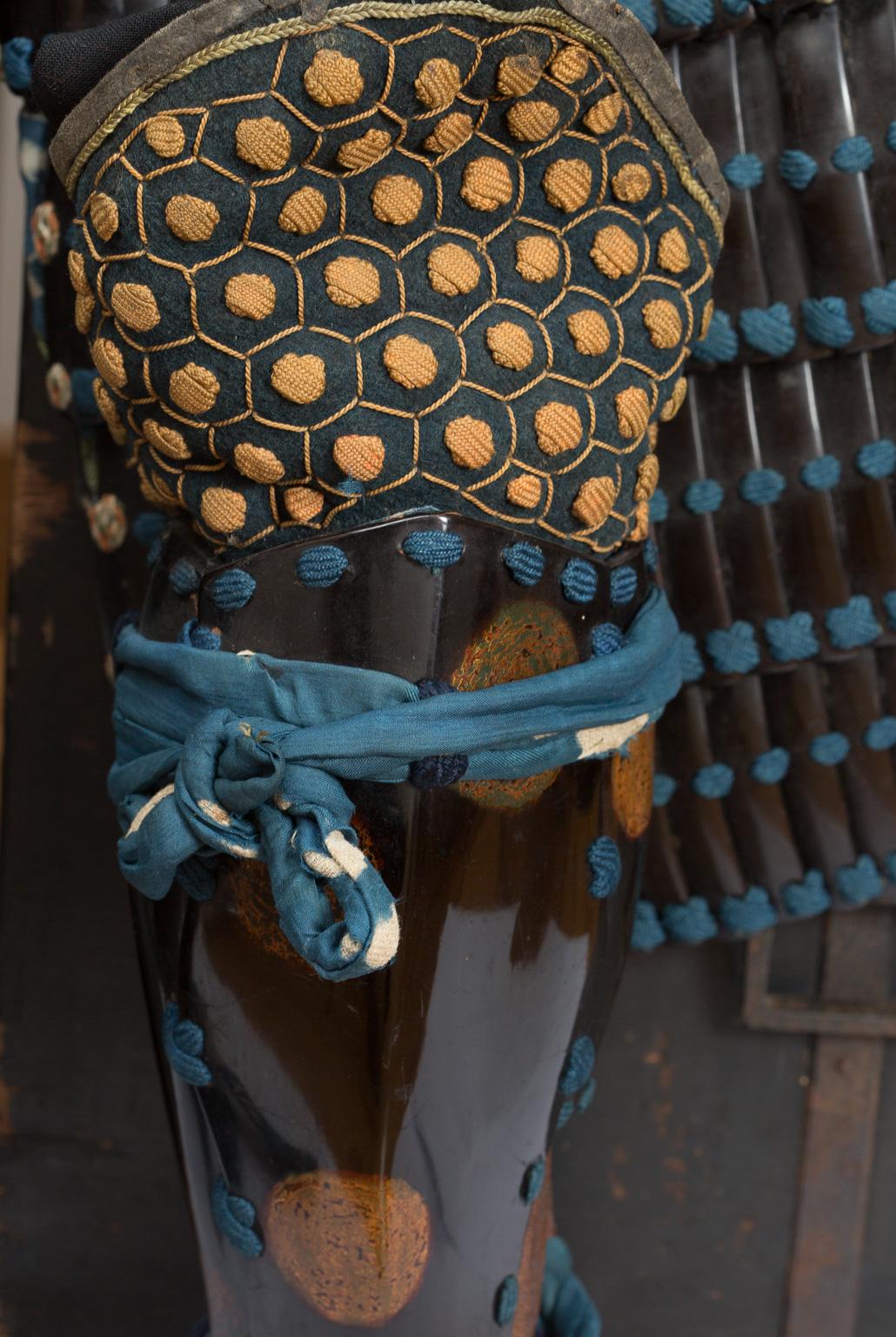 Lacquered Leather Japanese Samurai Armor, 19th Century In Good Condition For Sale In Milano, IT