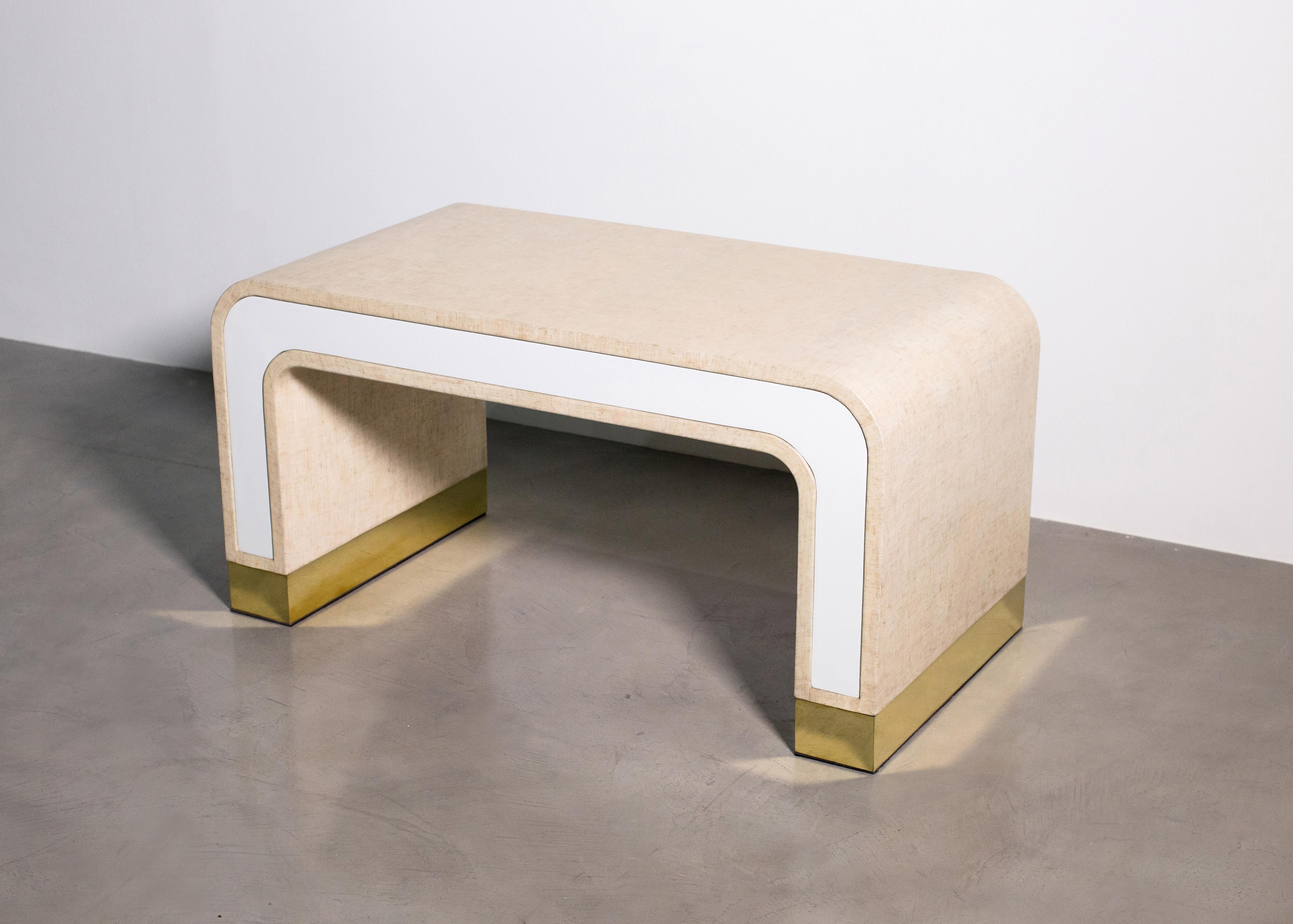XXIe siècle et contemporain Table basse en lin laqué et bronze de Costantini, Cascata, en stock en vente