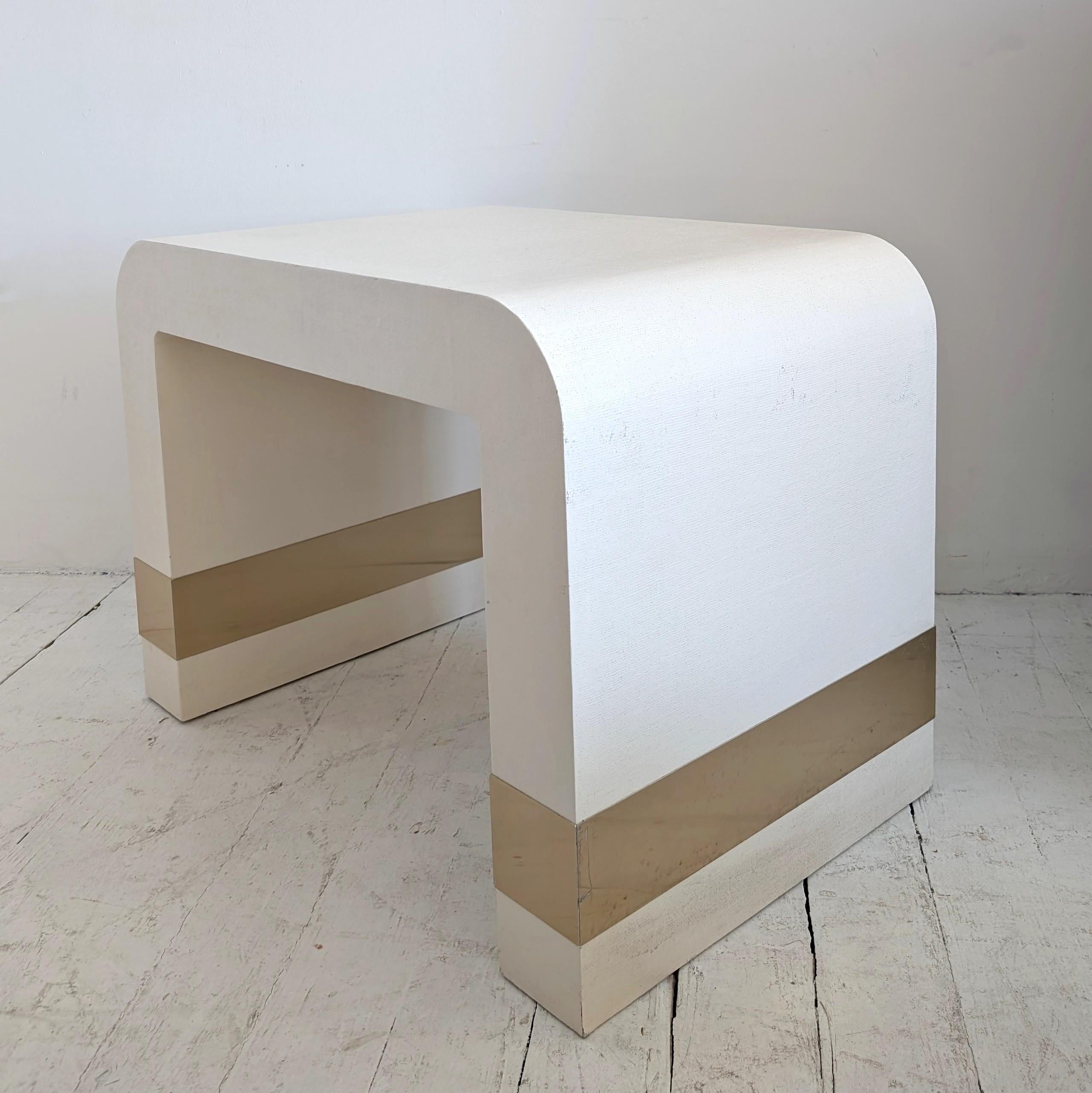 Lacquered linen waterfall side or coffee table with gold metal bands, USA 1980s (Postmoderne) im Angebot