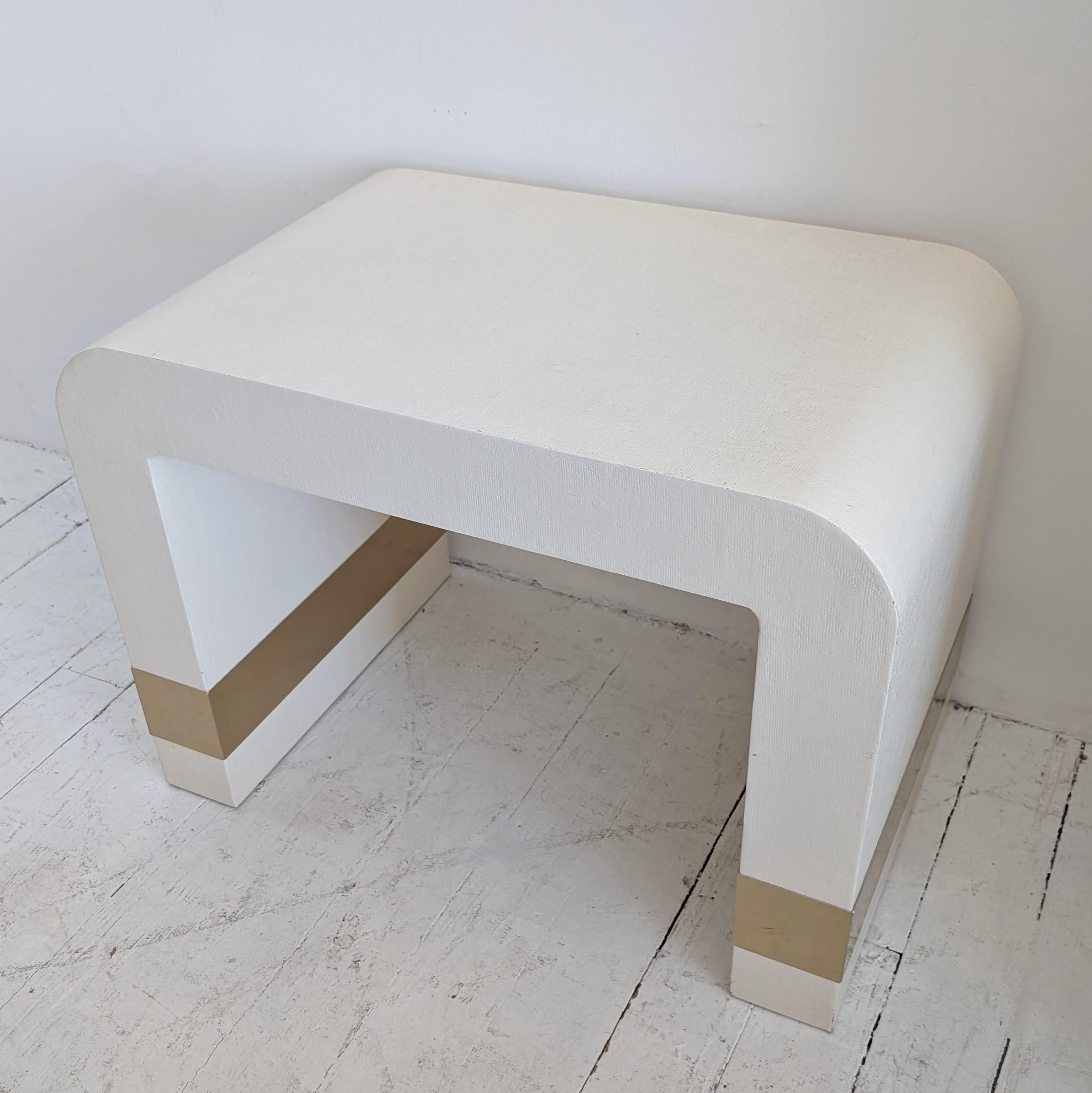 Lacquered linen waterfall side or coffee table with gold metal bands, USA 1980s (Metall) im Angebot