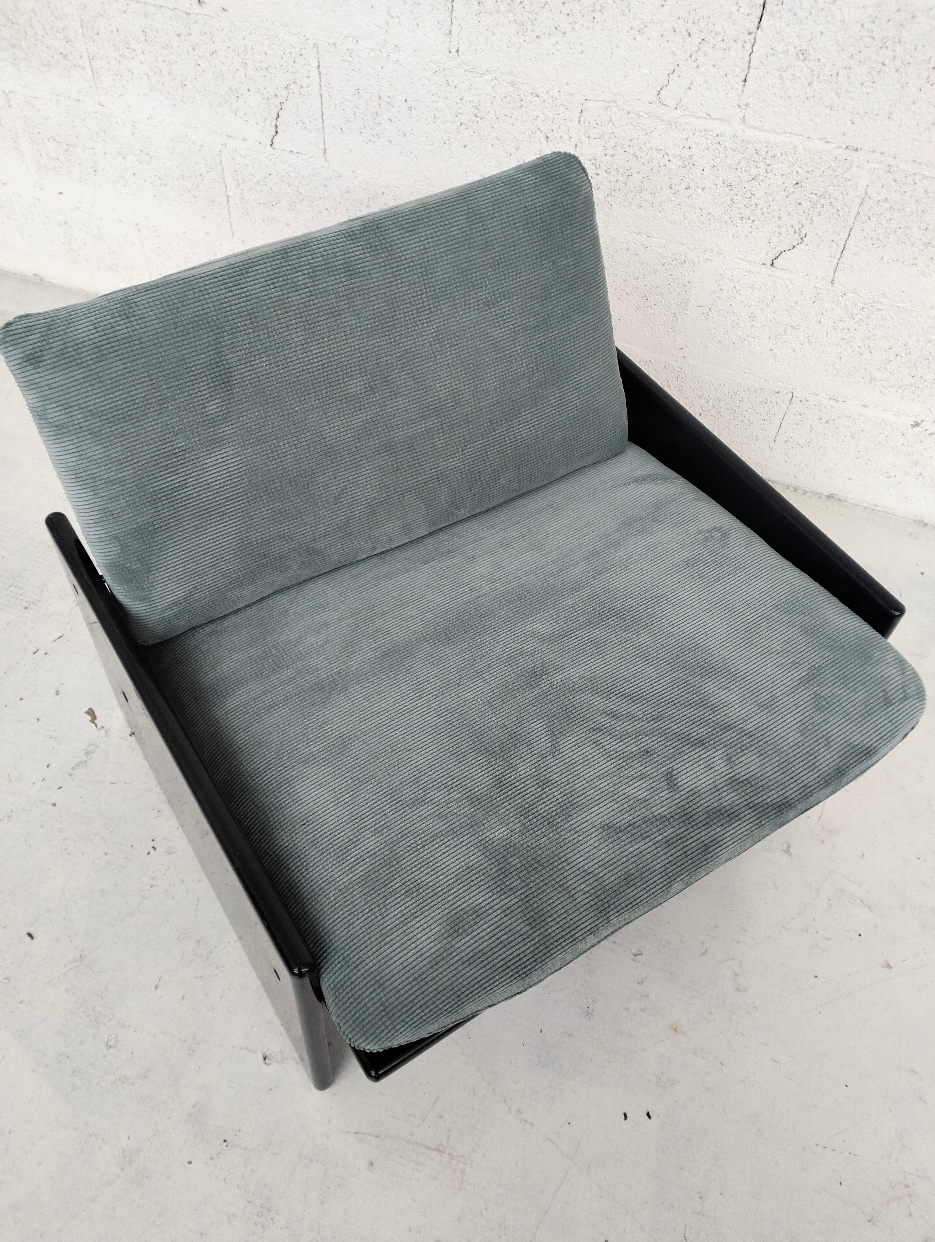 Lacquered lounge chair by Kazuhide Takahama for Simon 70s In Good Condition For Sale In Padova, IT