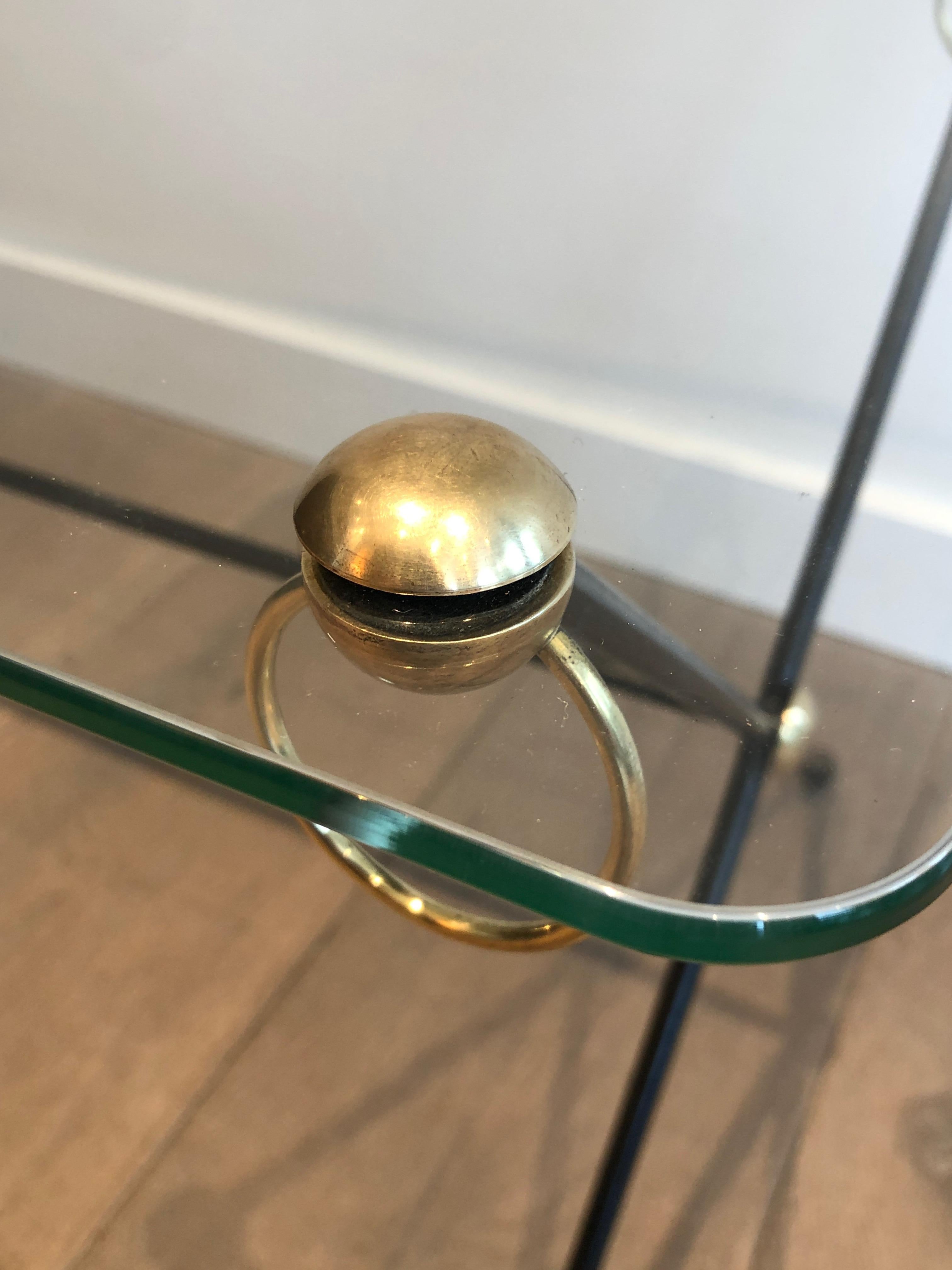 Table basse en métal laqué, laiton et verre de Jacques Adnet en vente 8