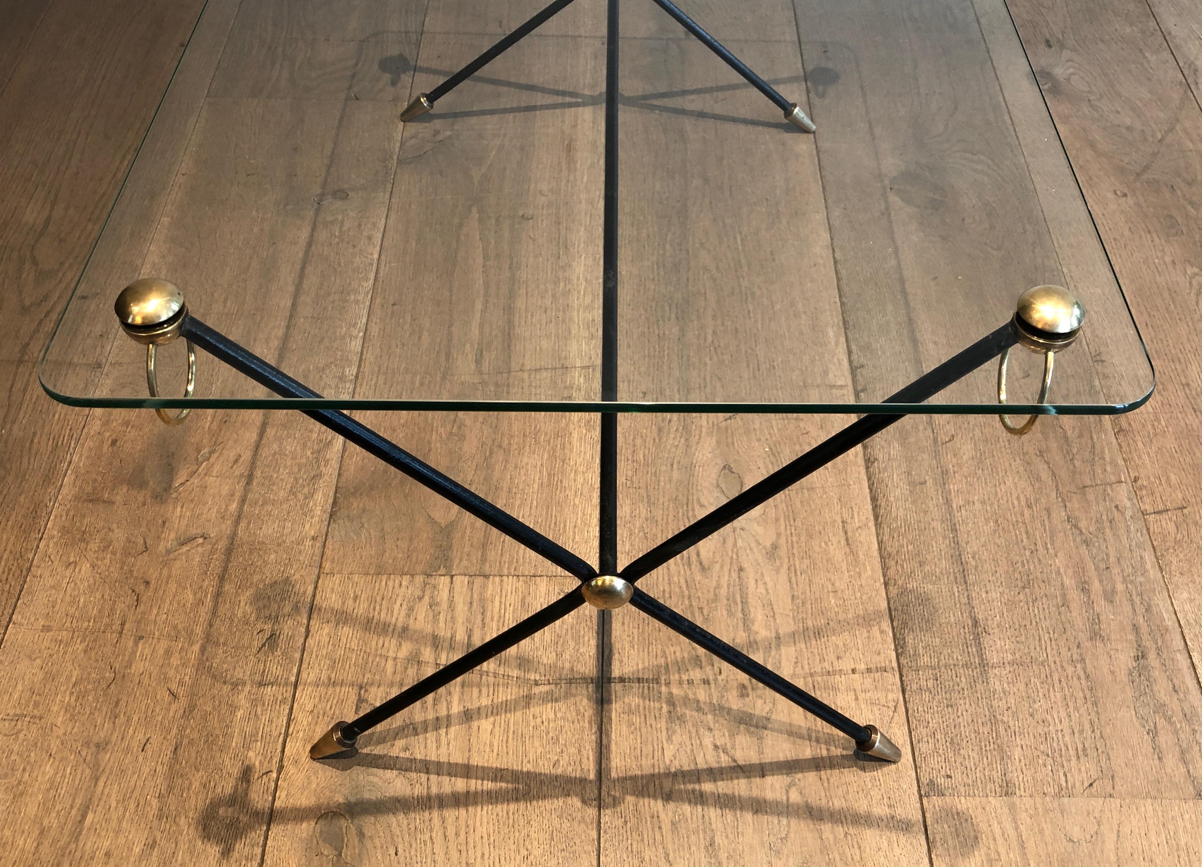 Table basse en métal laqué, laiton et verre de Jacques Adnet Bon état - En vente à Marcq-en-Barœul, Hauts-de-France