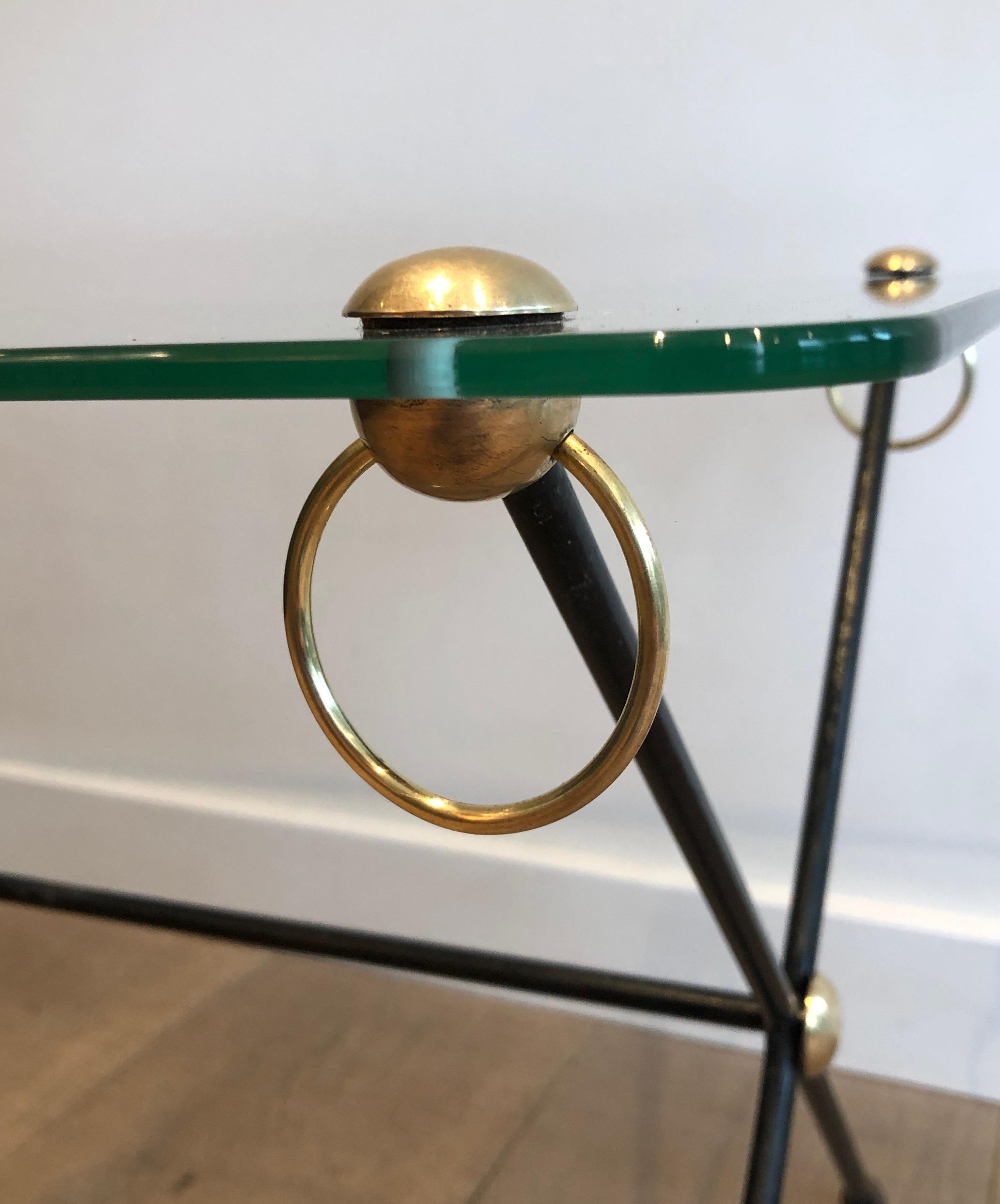 Métal Table basse en métal laqué, laiton et verre de Jacques Adnet en vente