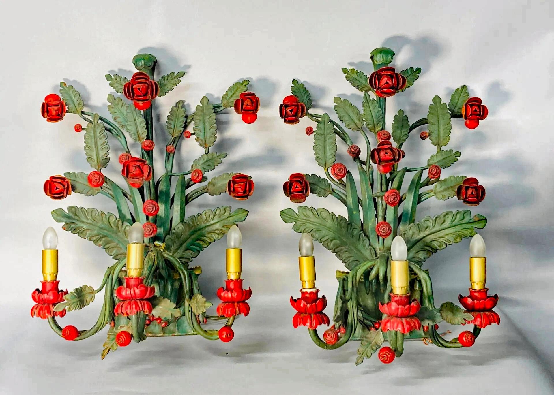 Lacquered metal wall lights decorated with leaves and flowers circa 1930/1950
Electricity to be checked