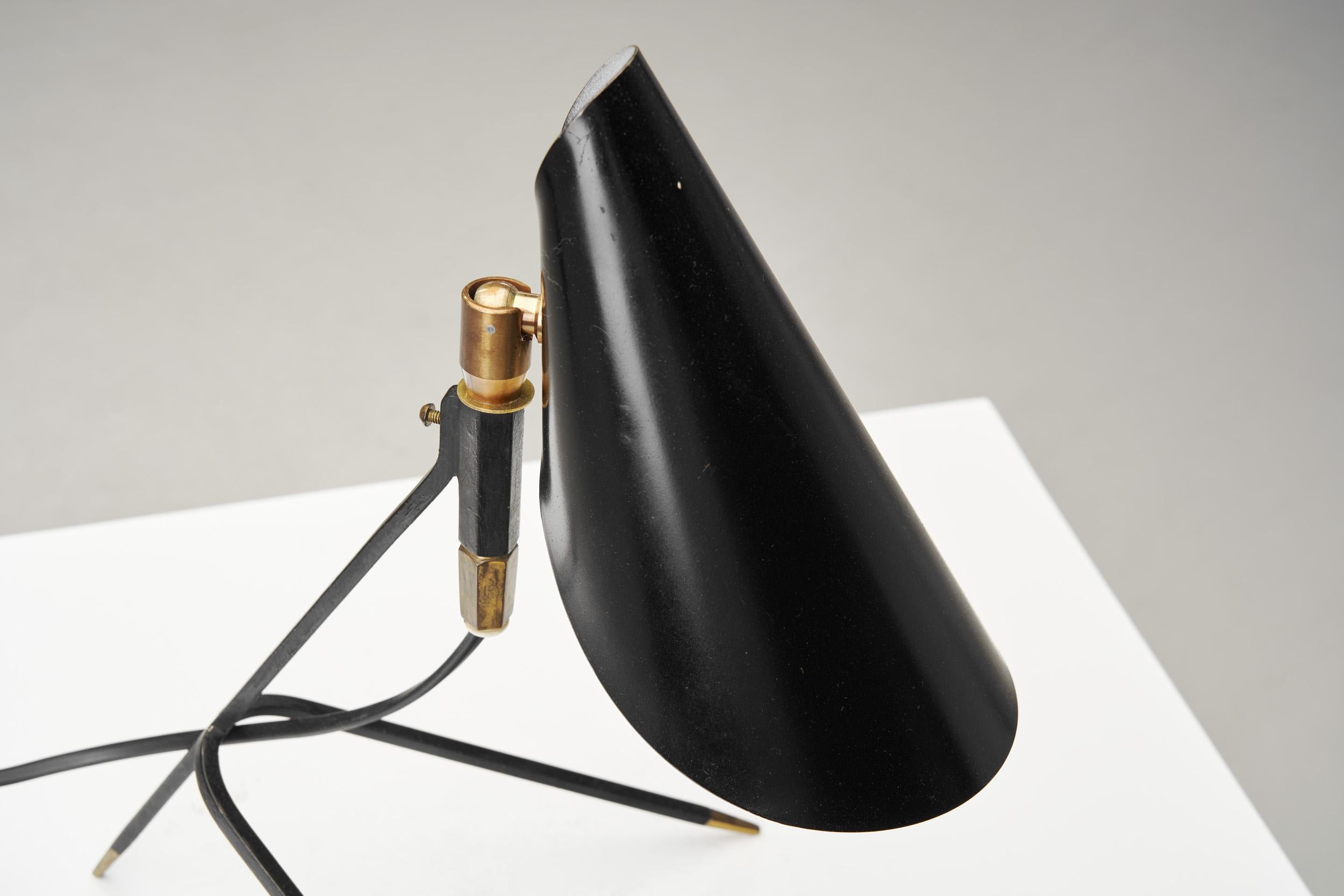 Lacquered Mid-Century Modern Table Lamp with Brass Details, Scandinavia ca 1960s For Sale 5