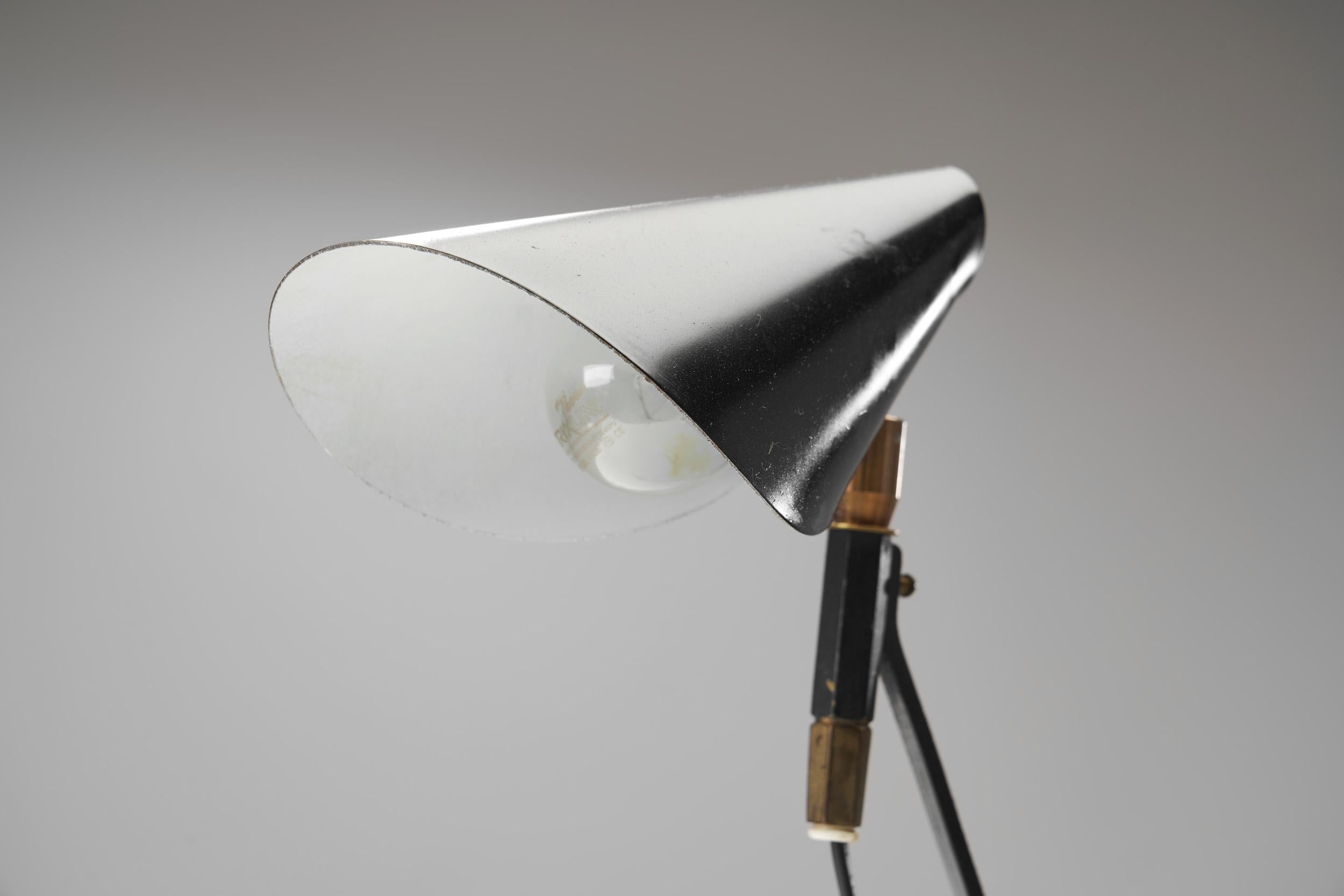 Lacquered Mid-Century Modern Table Lamp with Brass Details, Scandinavia ca 1960s For Sale 8