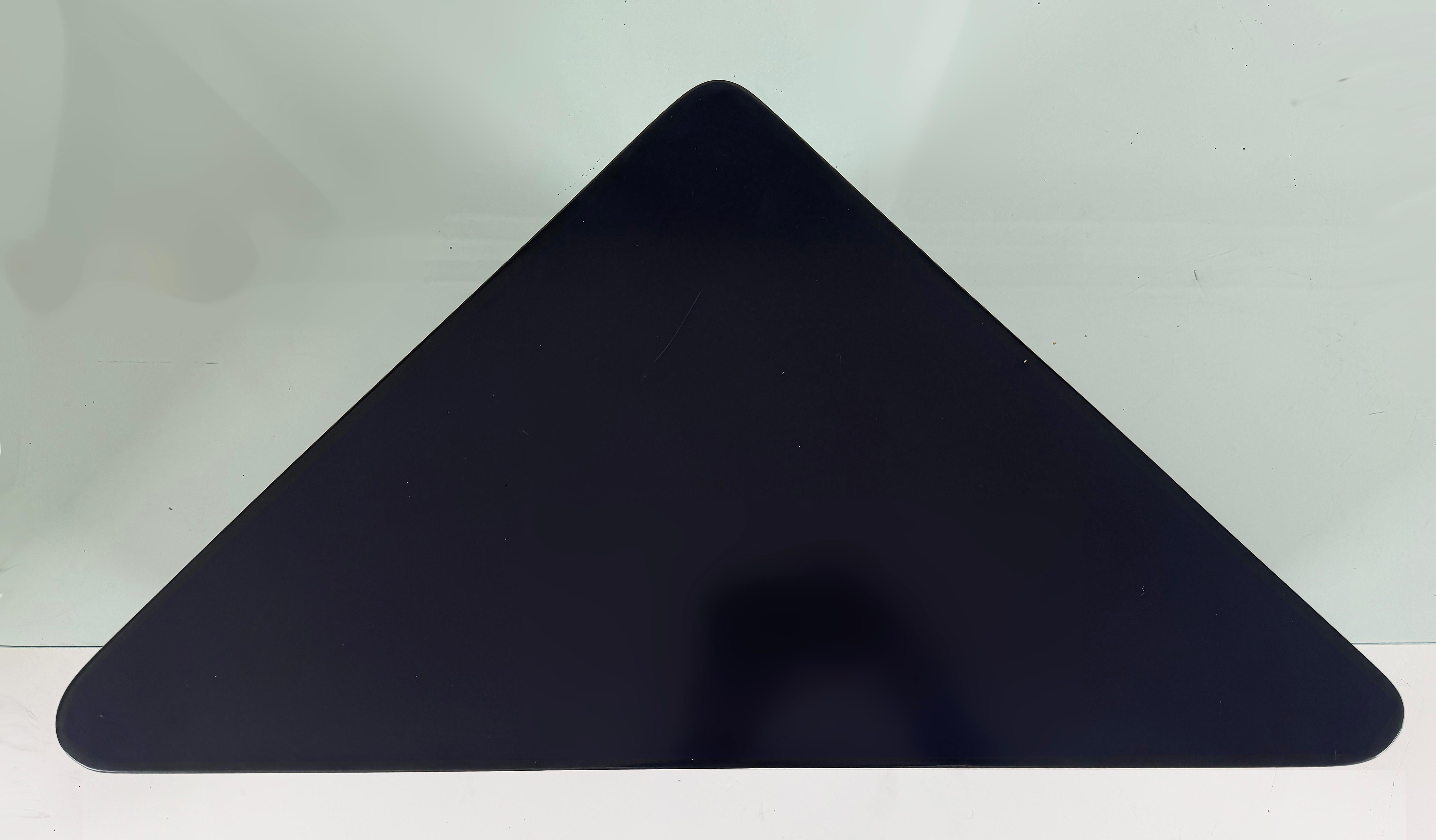 Lacquered Modern Triangle Coffee Tables with Glass, Pair in Deep Midnight Blue For Sale 2