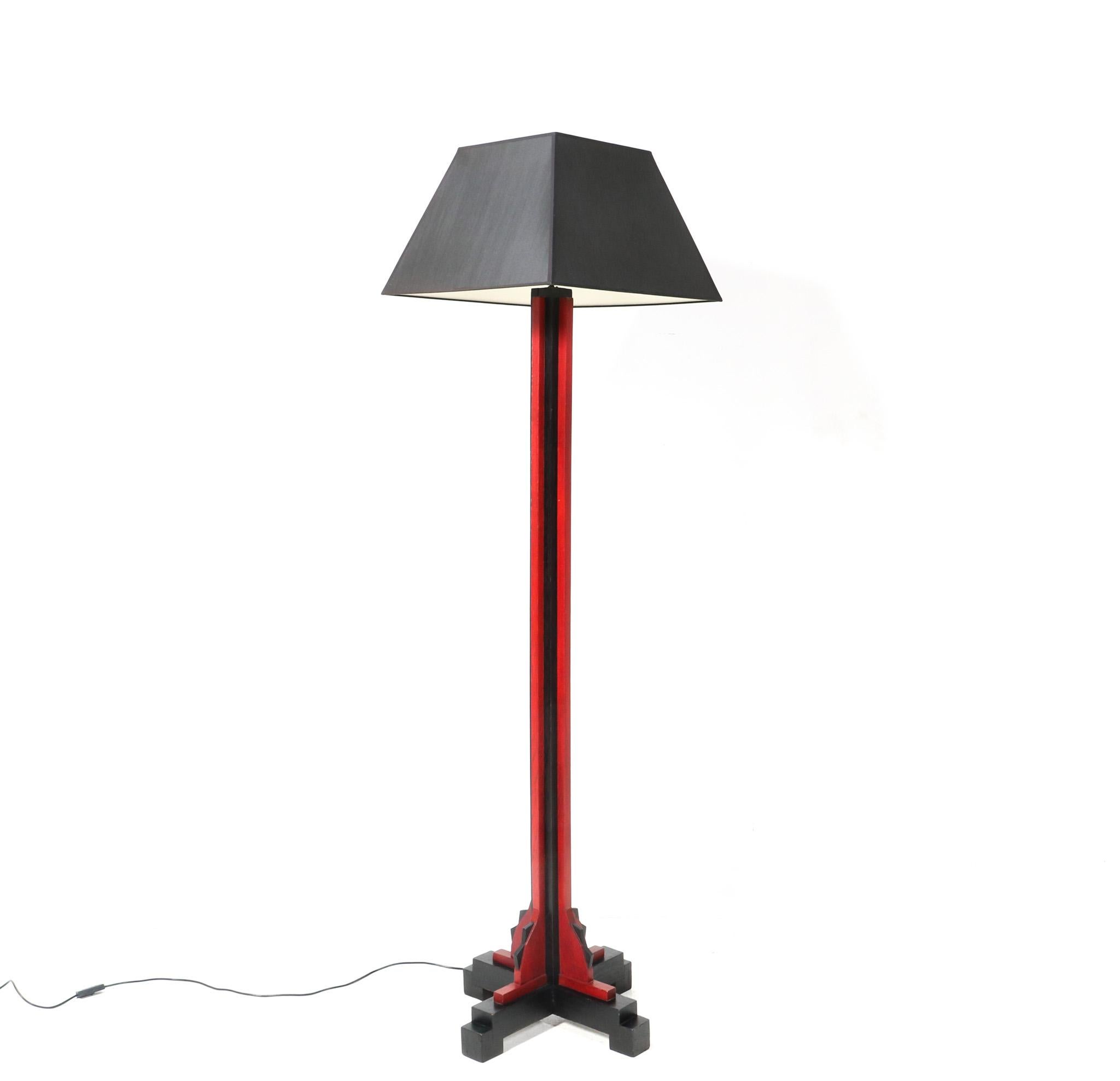 Magnificent and rare Art Deco Modernist floor lamp.
Design by Cor Alons.
Striking Dutch design from the 1920s.
Black and red lacquered solid oak base with new black fabric shade.
Rewired with one new socket for E-27 light bulb.
In very good