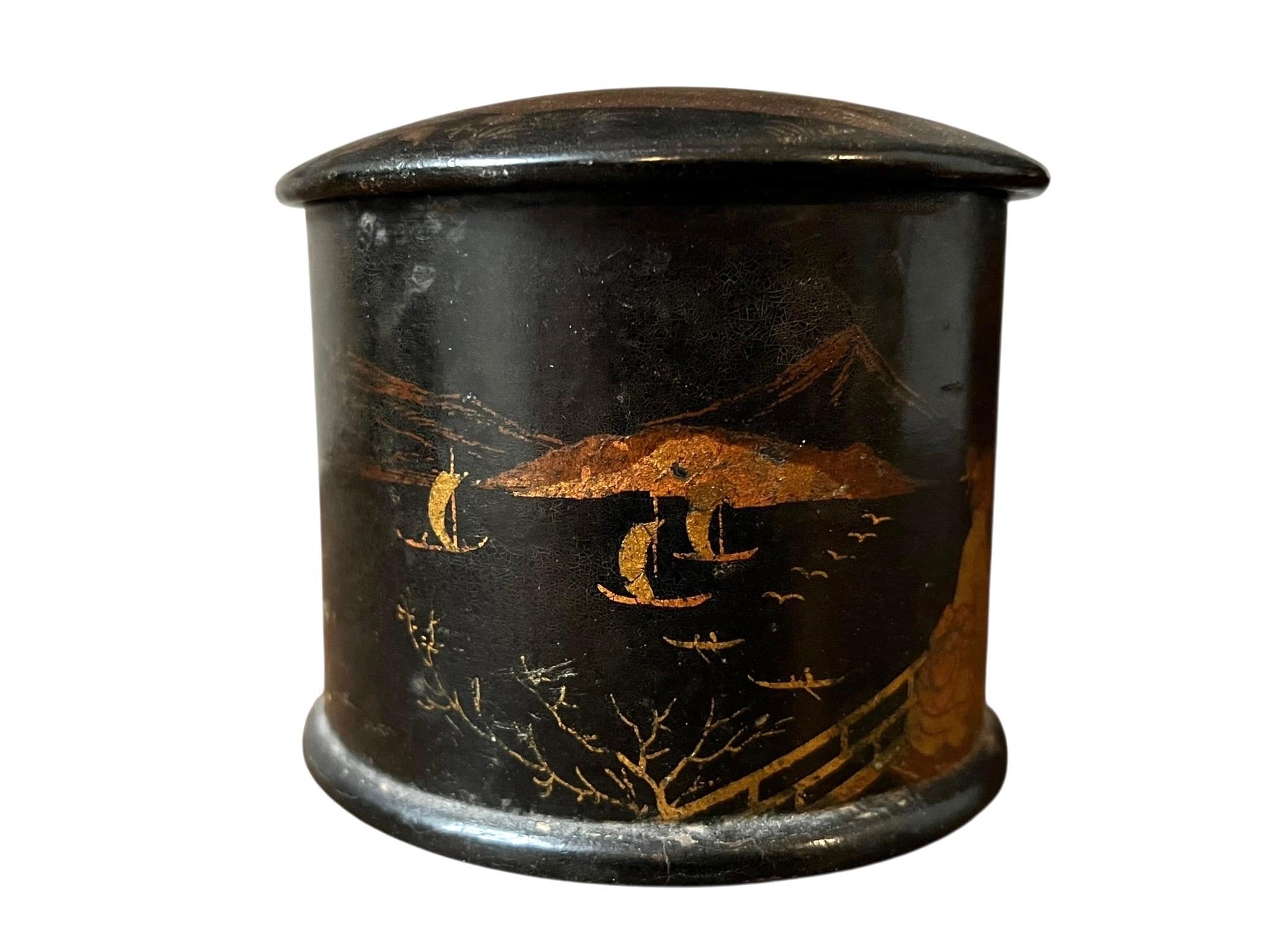 English Lacquered papier-mâché box with chinoiserie motifs – Europe, mid-19th century For Sale