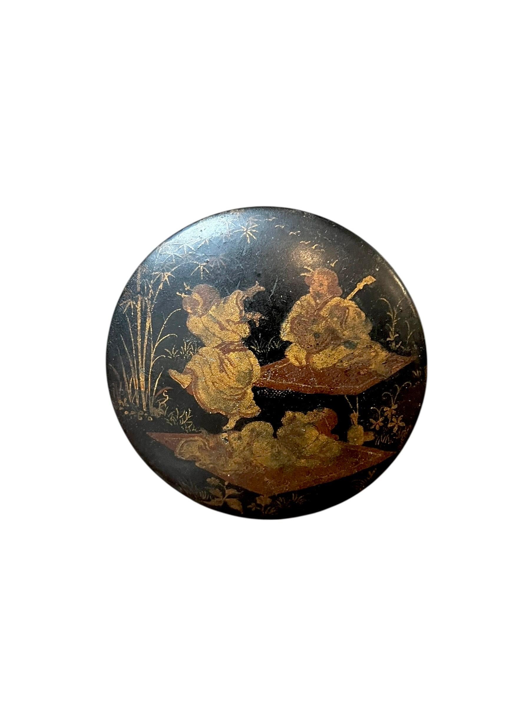 Lacquered papier-mâché box with chinoiserie motifs – Europe, mid-19th century In Good Condition For Sale In Beuzevillette, FR
