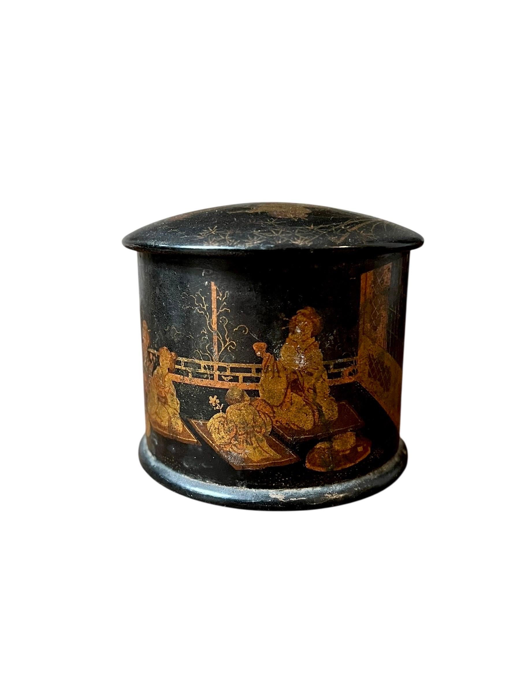 Paper Lacquered papier-mâché box with chinoiserie motifs – Europe, mid-19th century For Sale