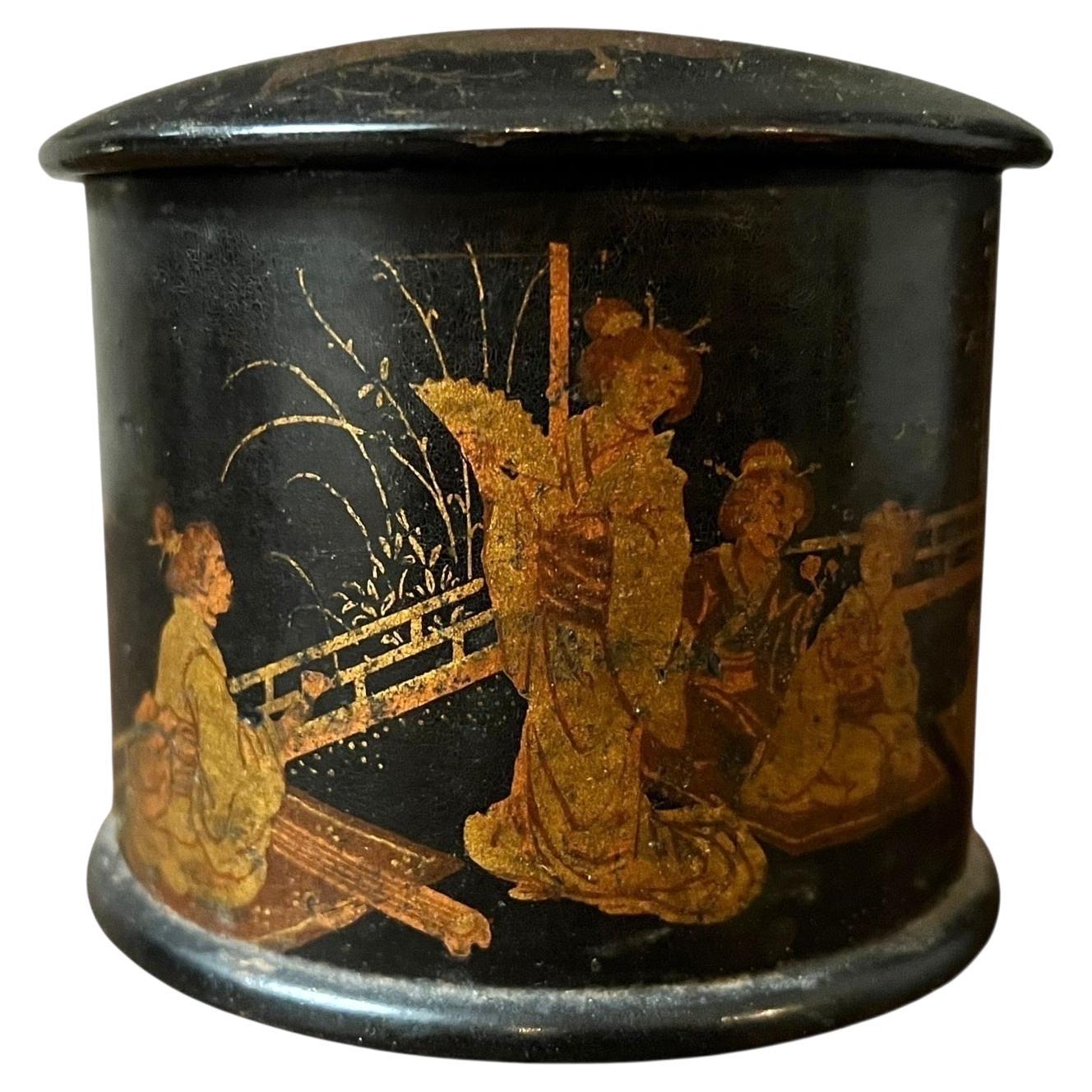Lacquered papier-mâché box with chinoiserie motifs – Europe, mid-19th century For Sale