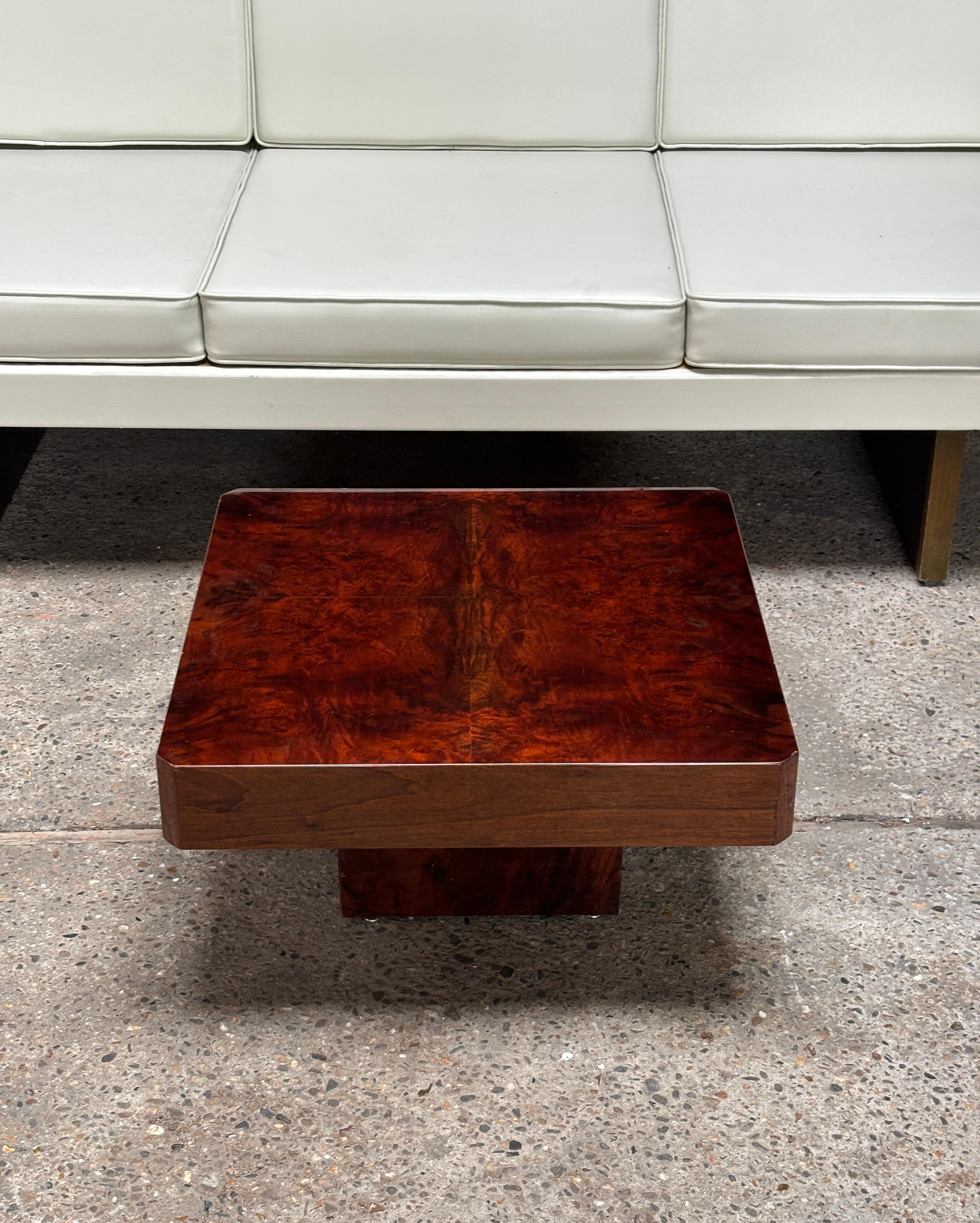 Mid-Century moderno Tavolino o tavolino in pergamena laccata nello stile di Aldo Tura, Italia anni '70 in vendita