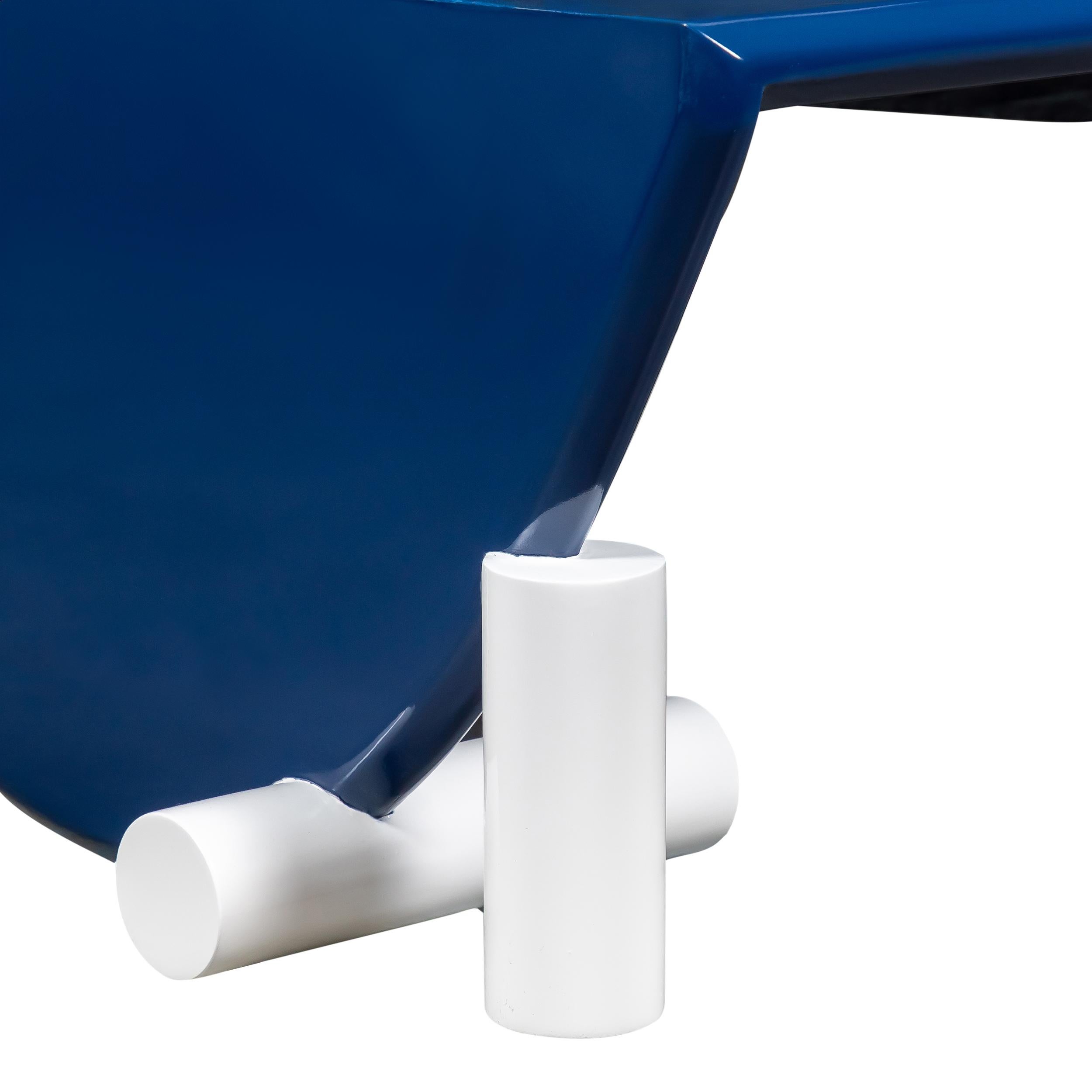 Mesa de centro lacada Pop Art con forma de trineo en azul real y blanco en venta 4