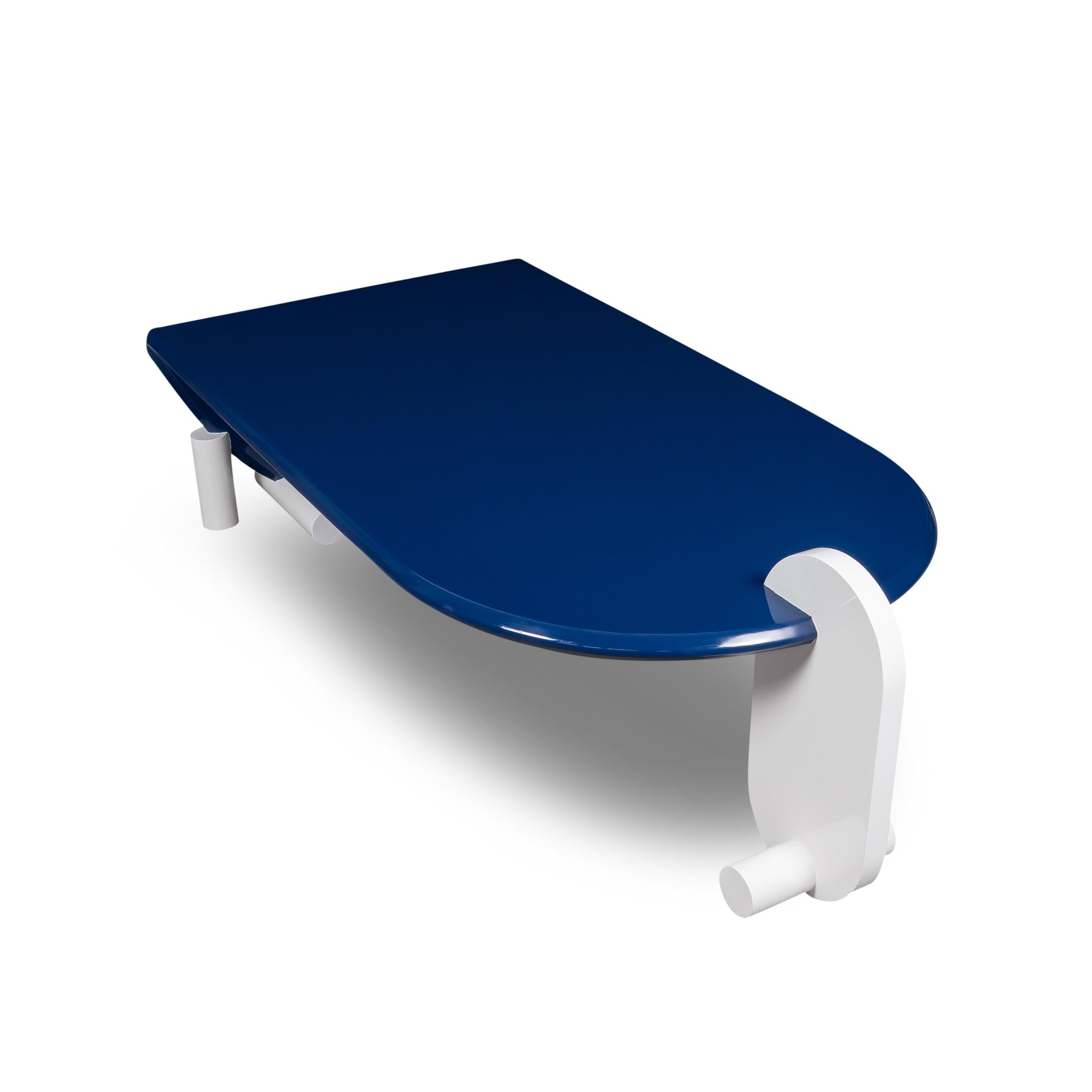 Mesa de centro lacada Pop Art con forma de trineo en azul real y blanco en Nuevo estado para la venta en Greenwich, CT
