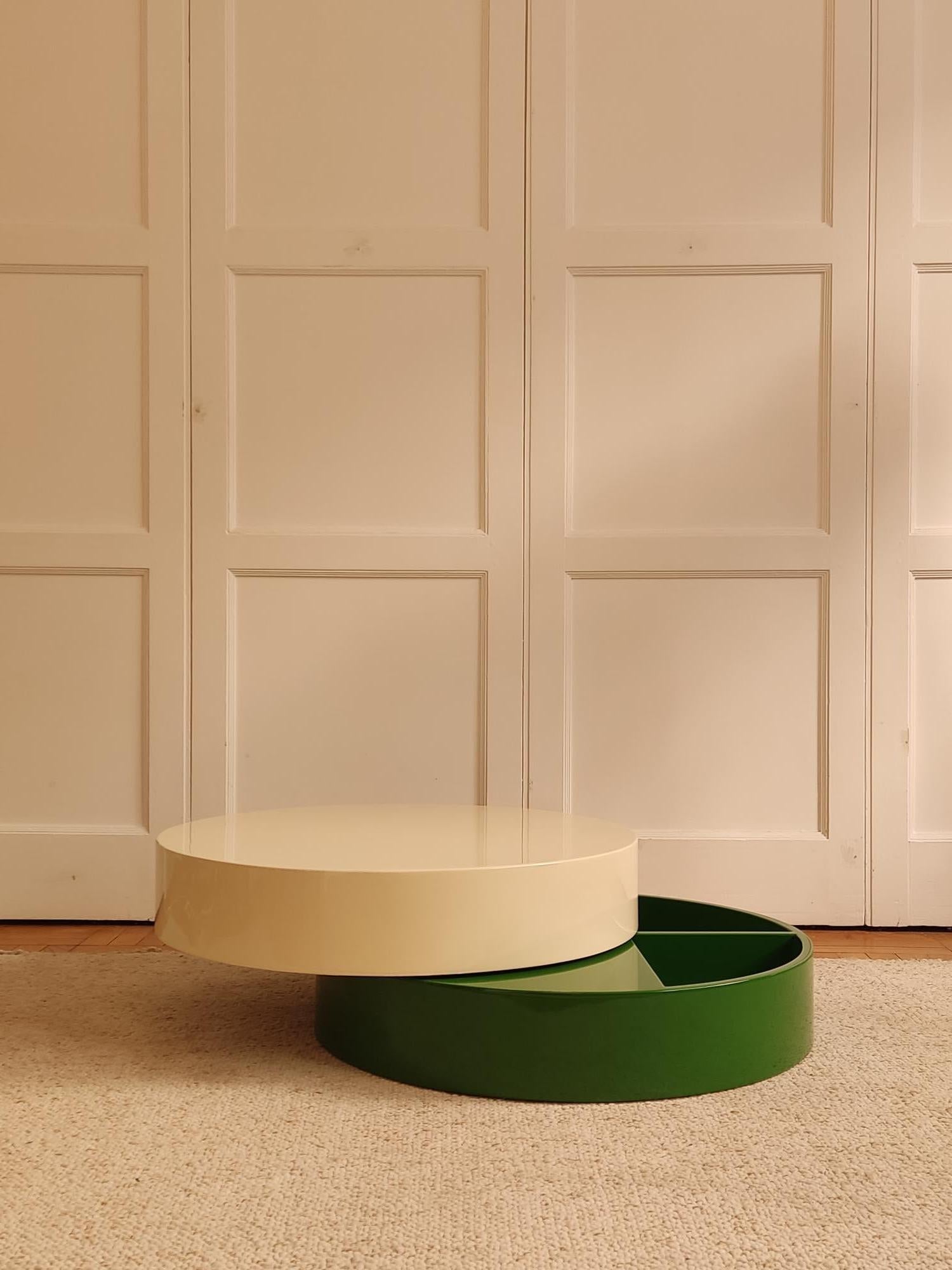 Space Age Lacquered rotating circular table - France 1970